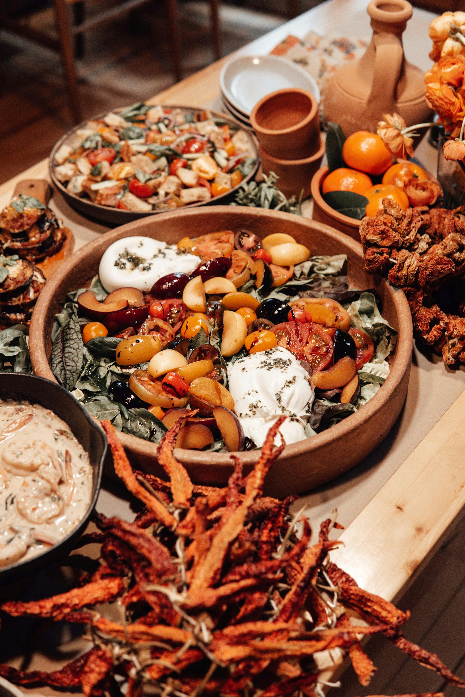 Une table pleine de nourriture | Source : Pexels