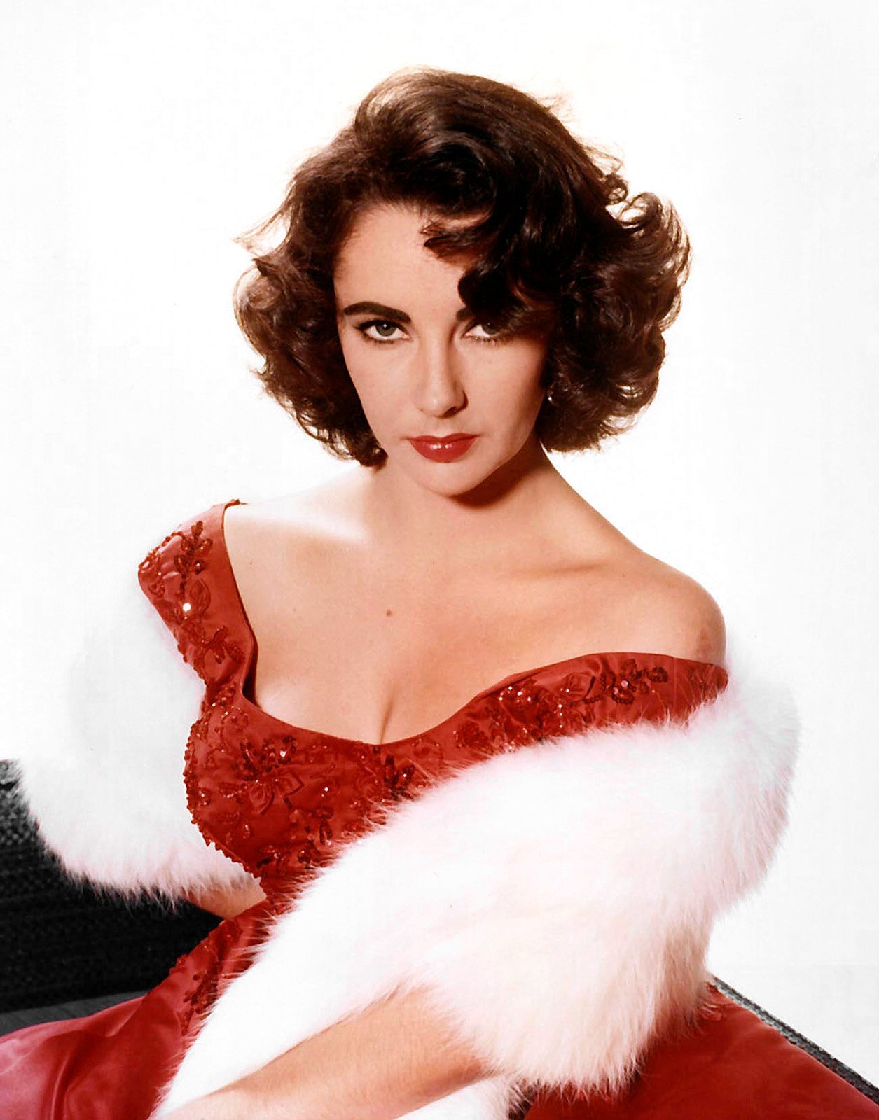 A publicity photo of Elizabeth Taylor circa 1955. | Source : Wikimedia Commons