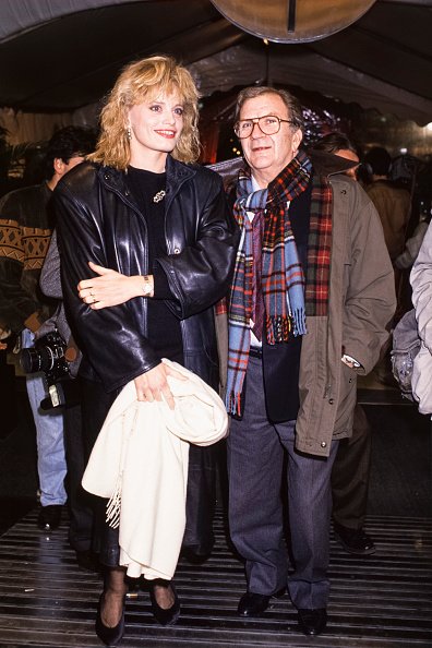 Pierre Mondy et sa femme Annie lors de la soirée 'Virgin' à Paris en novembre 1988, France. | Photo : Getty Images