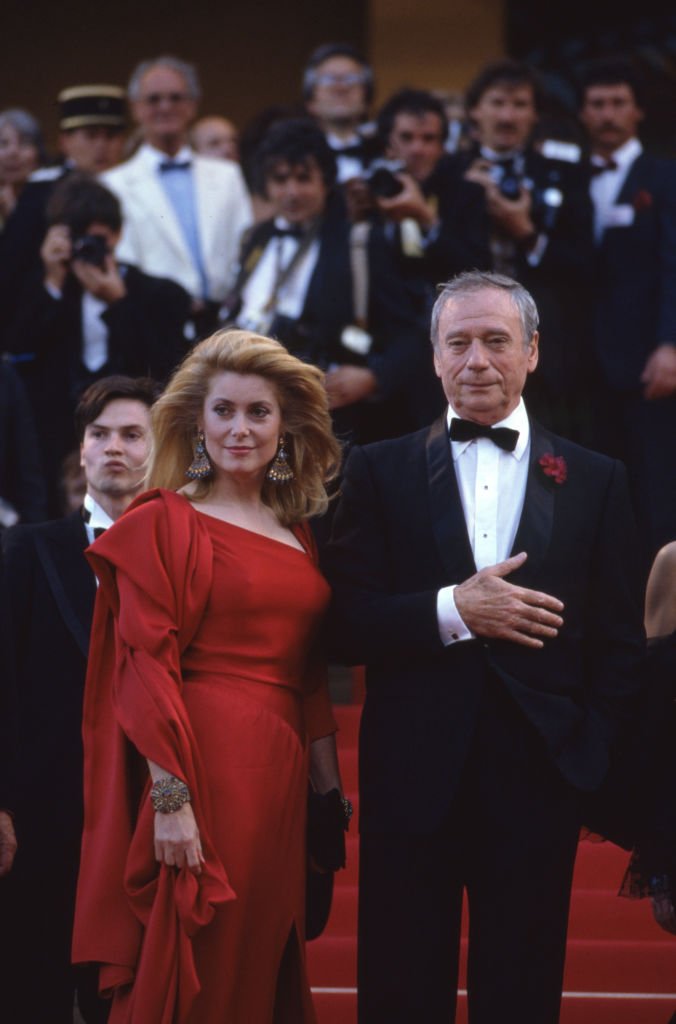 Yves Montand et Catherine Deneuve au Festival de Cannes le 13 mai 1987, France. | Photo : Getty Images.