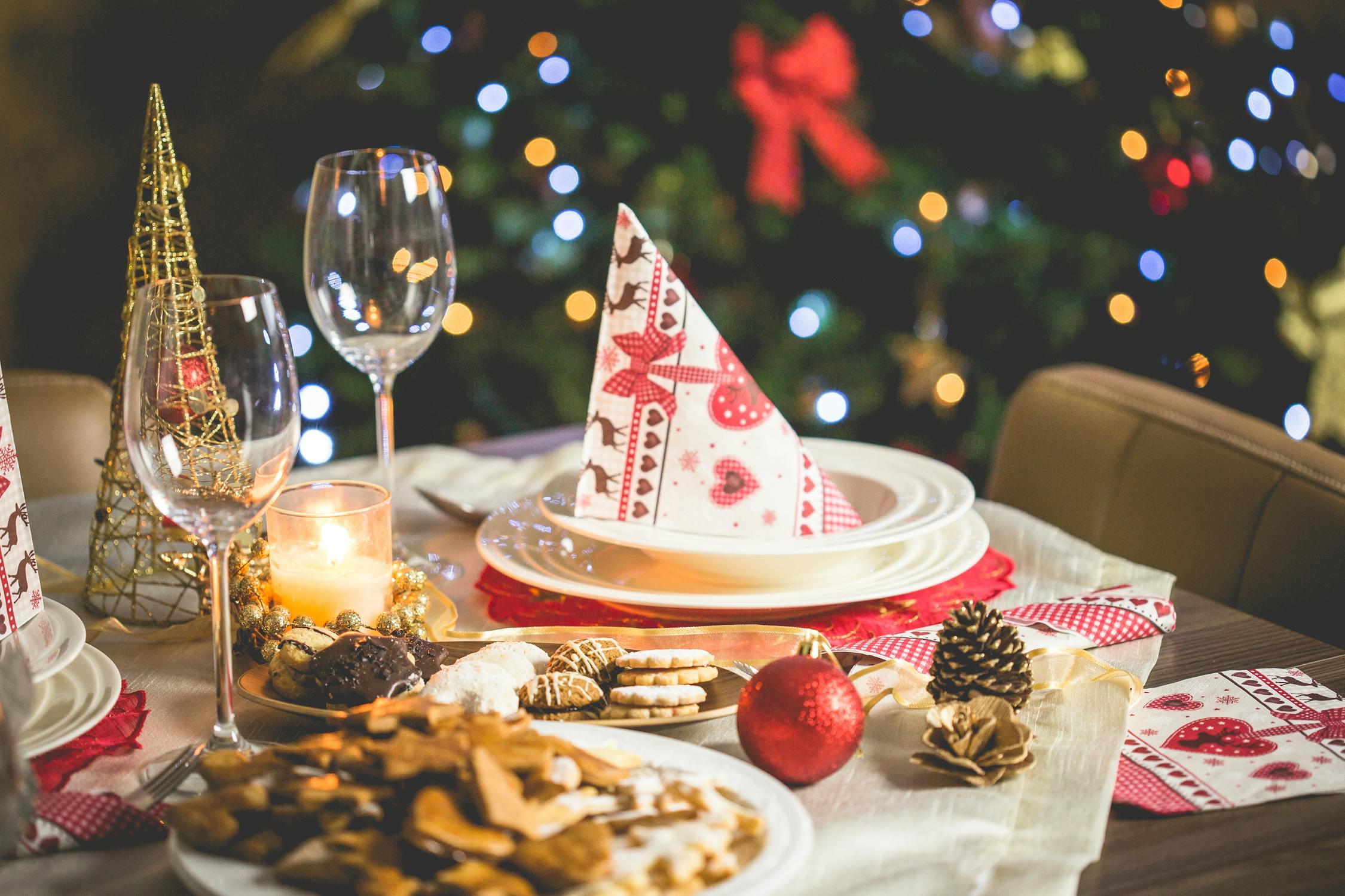 Une table de Noël | Source : Pexels