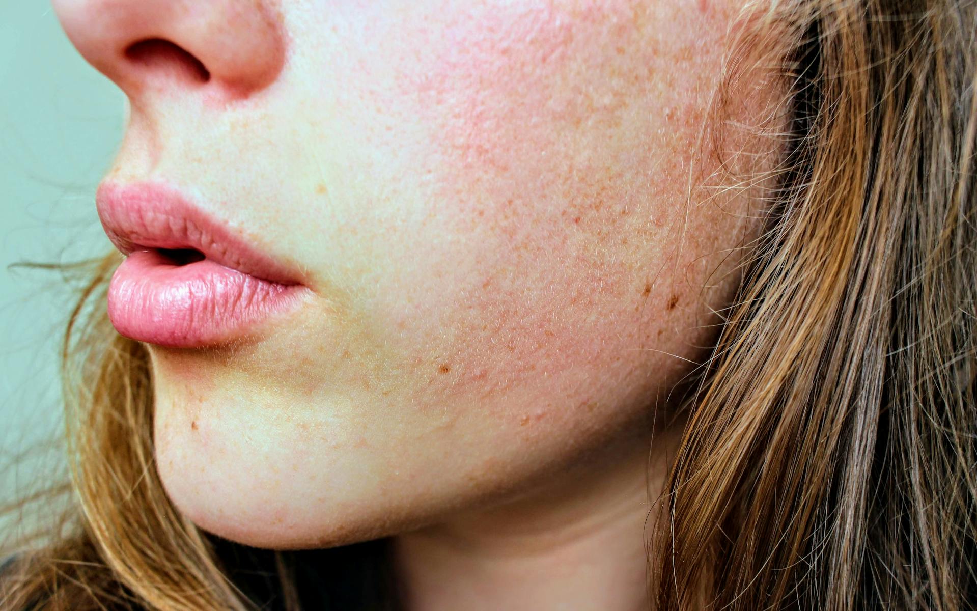 Gros plan sur la partie inférieure du visage d'une femme | Source : Pexels