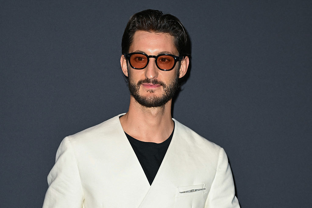 L'acteur français Pierre Niney pose lors du photocall précédant la remise des Kering Women In Motion Awards 2025 et le dîner présidentiel du Festival de Cannes, en marge de la 78e édition du Festival de Cannes à Cannes, dans le sud de la France, le 18 mai 2025. (Photo by Bertrand GUAY / AFP) (Photo by BERTRAND GUAY/AFP via Getty Images)