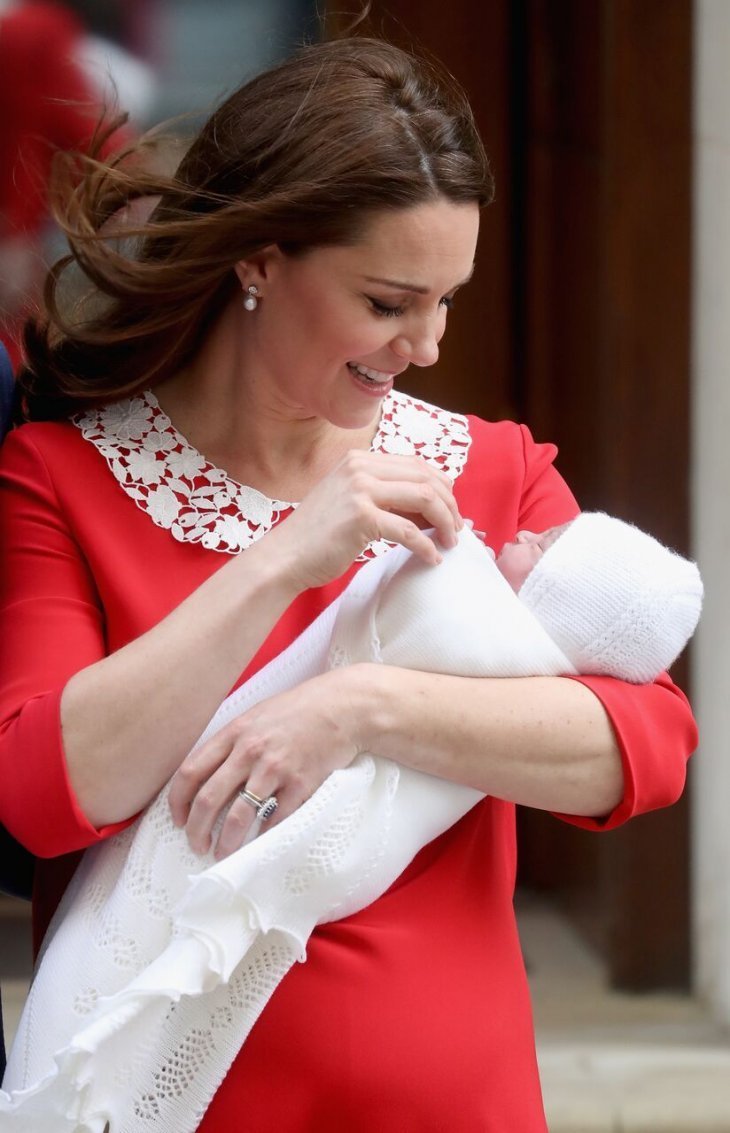 Kate Middleton montre le Prince Louis au monde entier peu après sa naissance en avril 2019 | Photo : Getty Images