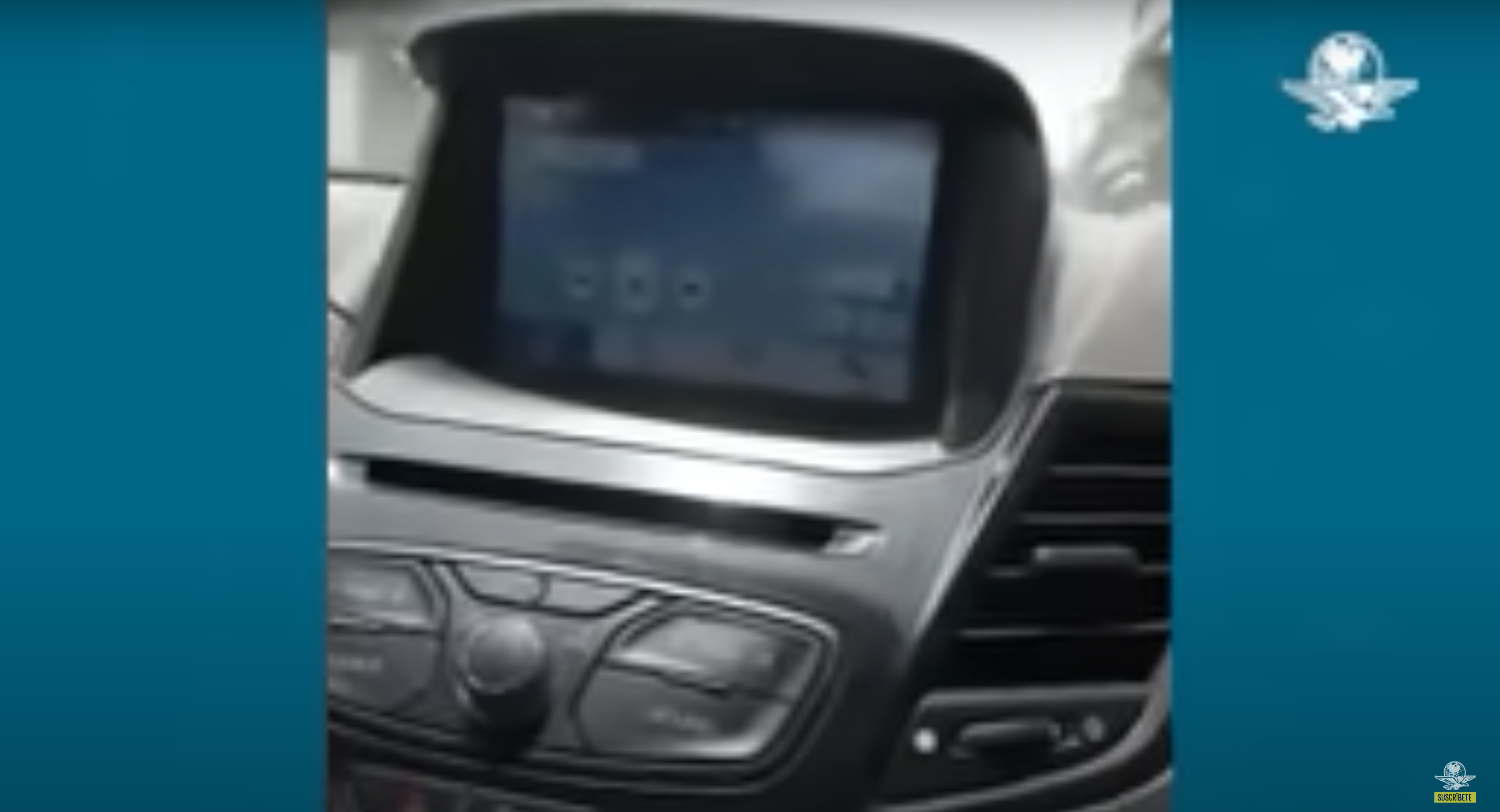 Le mari ne s'est pas rendu compte que son téléphone était connecté au système Bluetooth de la voiture. | YouTube.com/El Universal