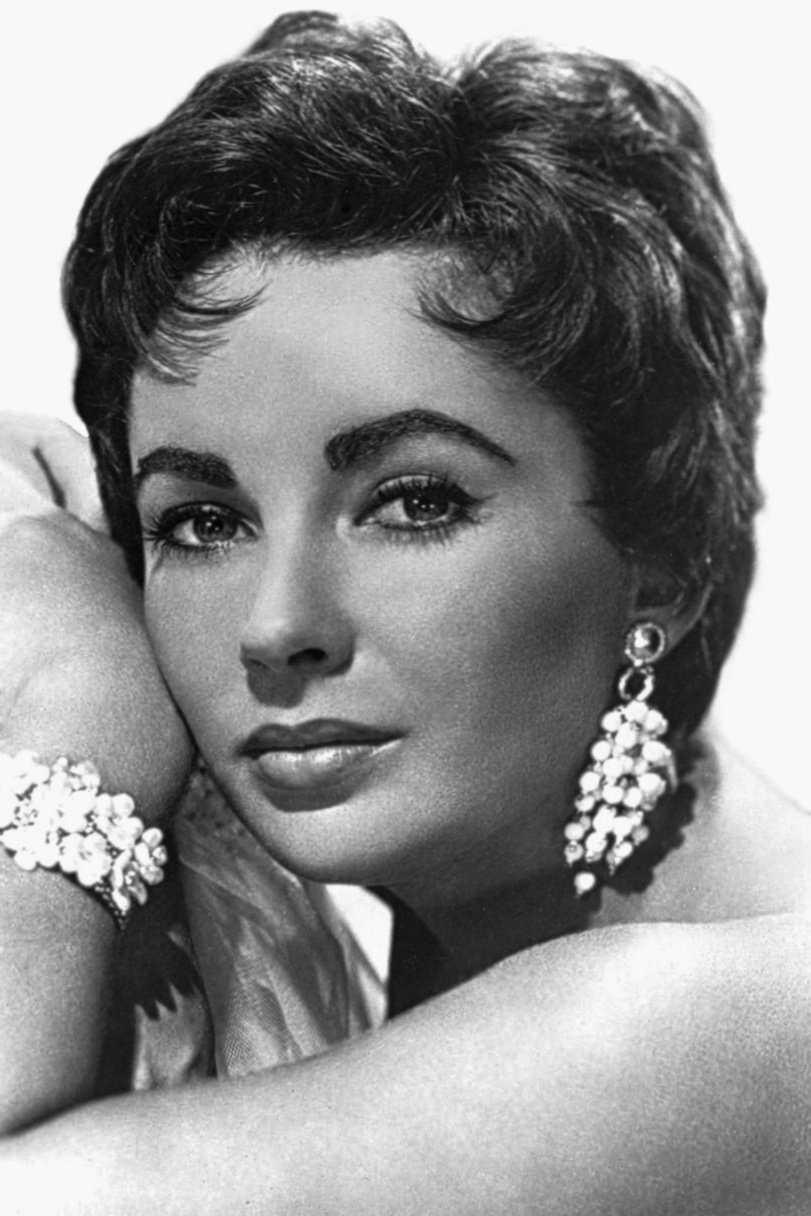 Publicity photo of Elizabeth Taylor circa 1953. | Source : Wikimedia Commons