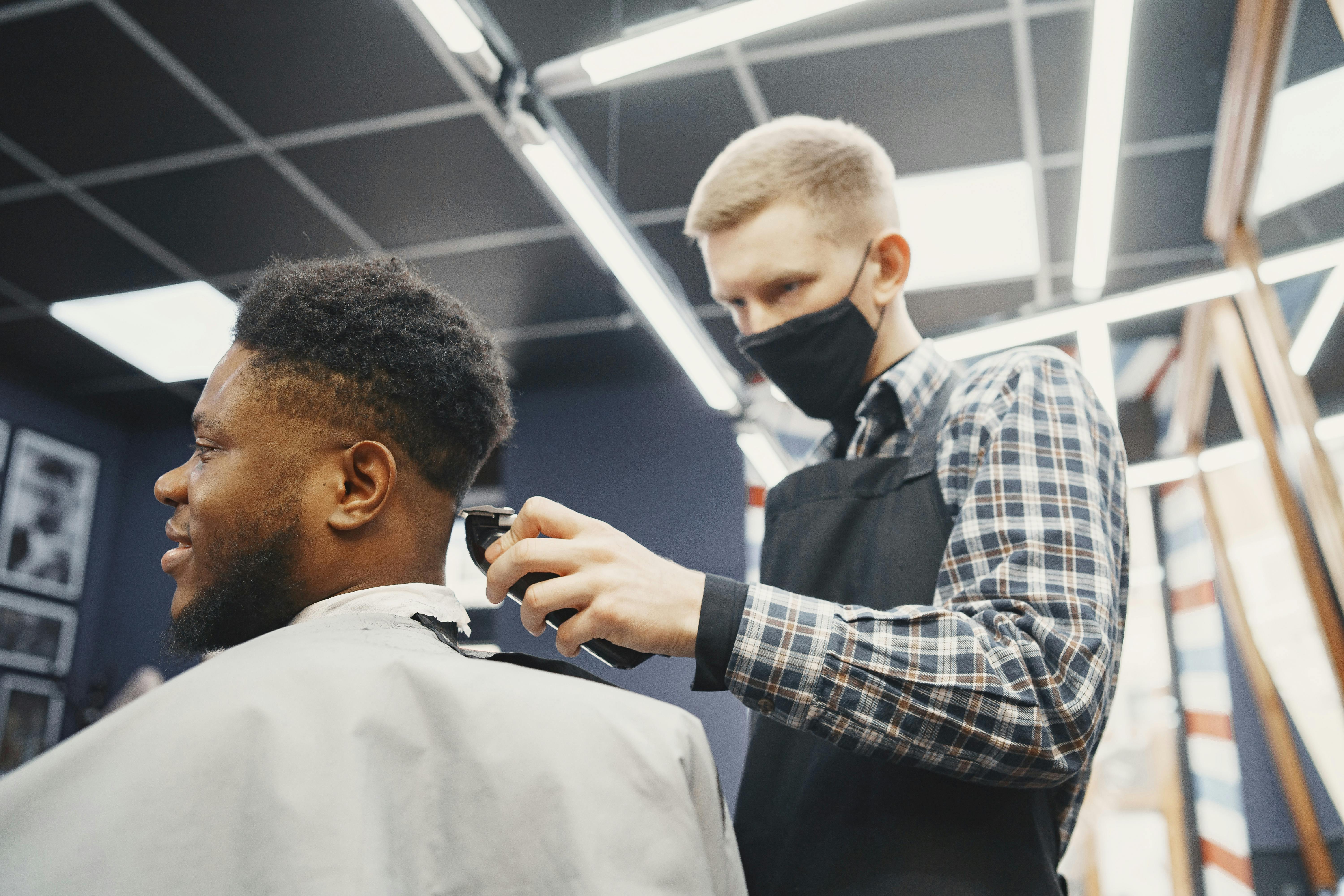 Coupe des cheveux | Source : Pexels