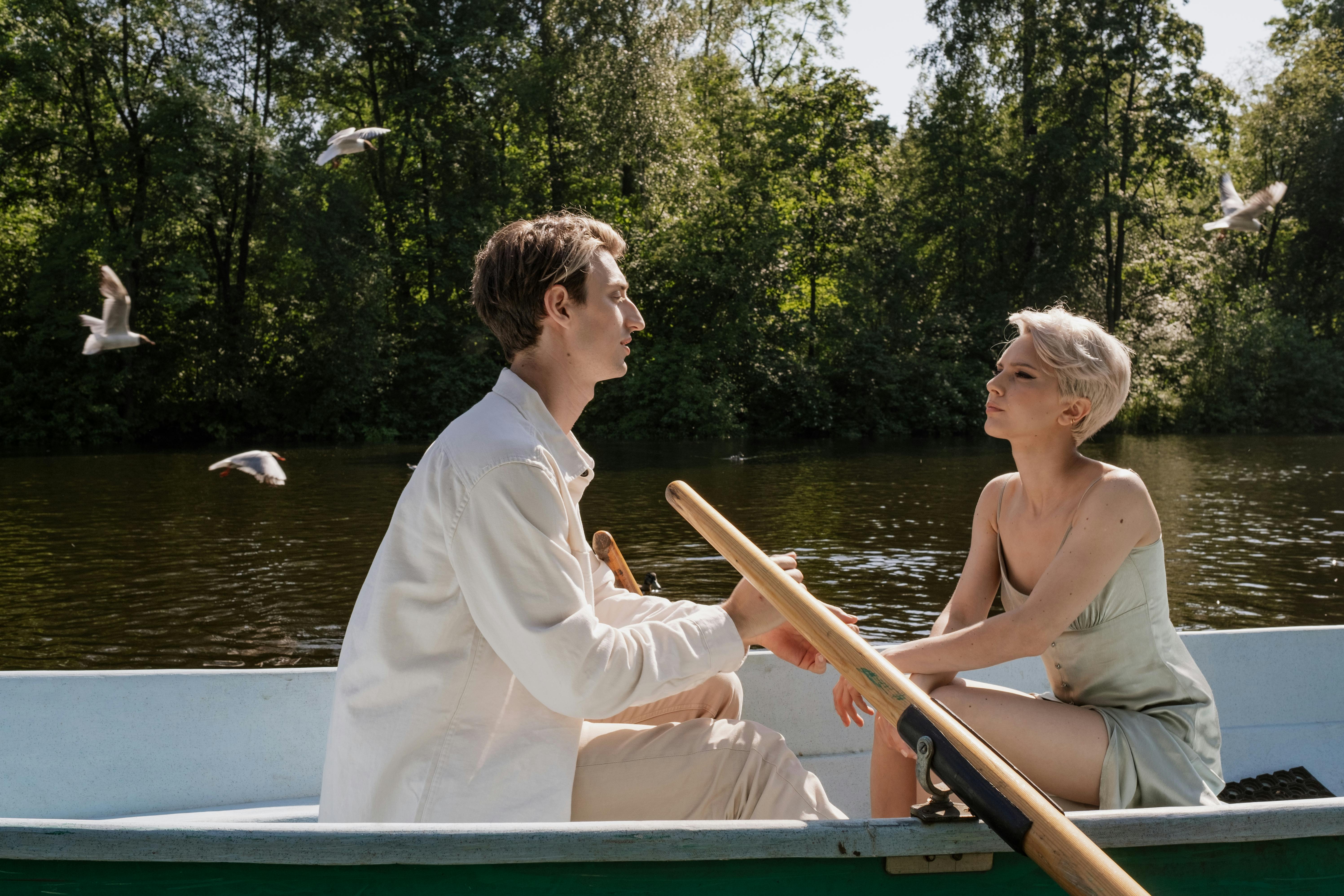 Un couple sur un bateau | Source : Pexels