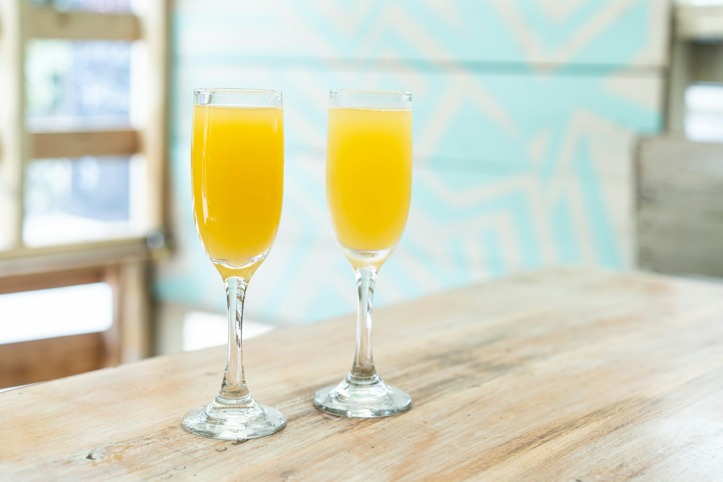 Mimosas sur une table | Source : Unsplash