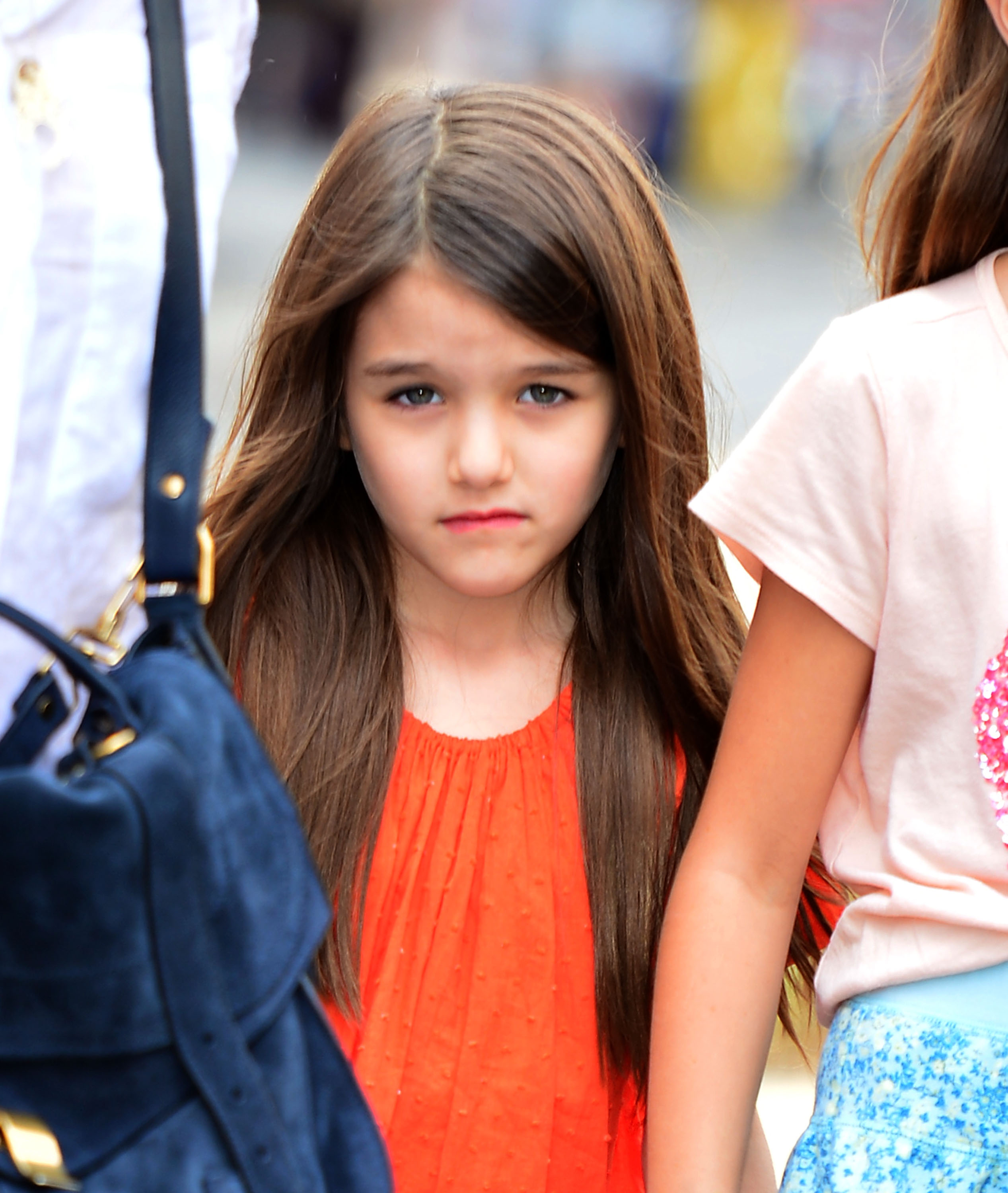 Suri Cruise visite une animalerie à Manhattan le 14 juillet 2012 | Source : Getty Images