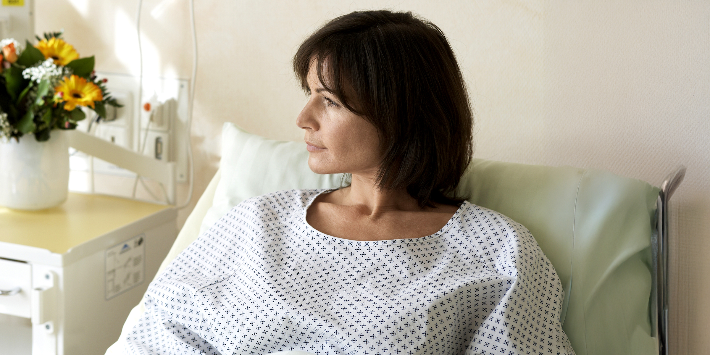 Une femme au lit | Source : Shutterstock