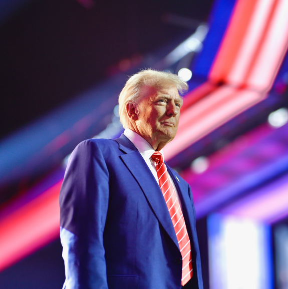 Donald Trump photographié légèrement souriant, daté de décembre 2024 | Source : Instagram/therealdonaldtrump