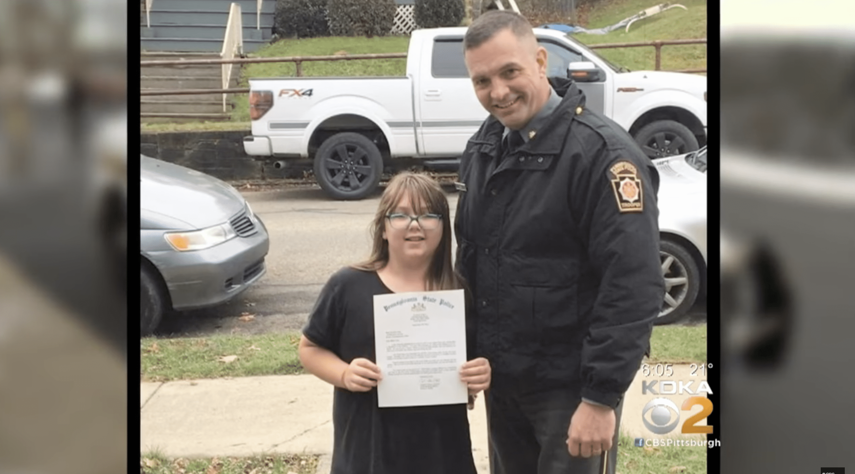 L'ensemble de la police d'État a décidé de remercier Brooke Yost d'avoir été si attentionnée. | Photo : YouTube.com/CBS Pittsburgh
