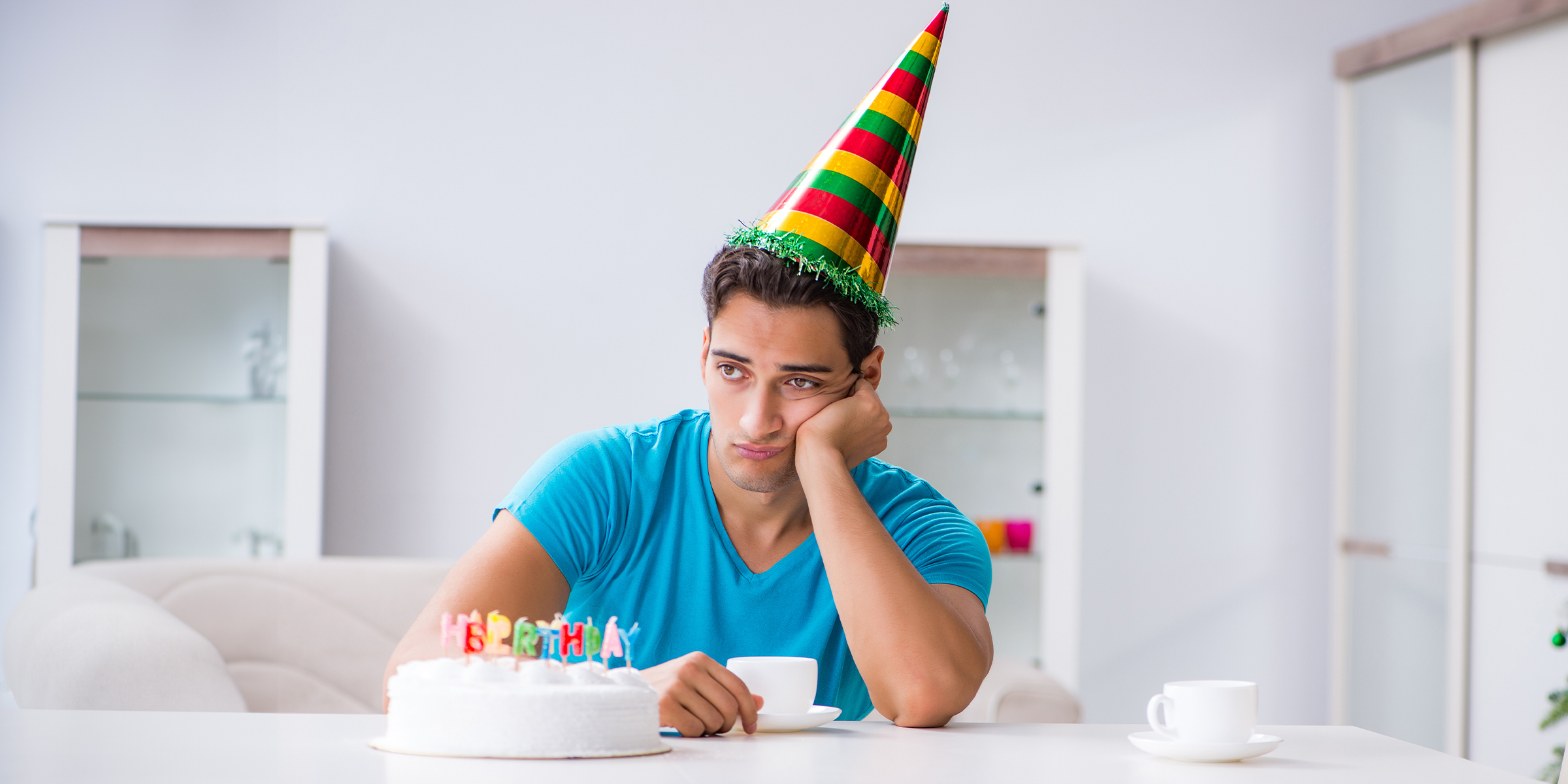 Un garçon qui se sent triste le jour de son anniversaire | Source : Shutterstock