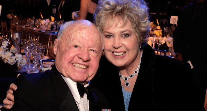 Mickey Rooney et sa femme Jan Chamberlin dans ses dernières années | Photo : YouTube/Facts Verse