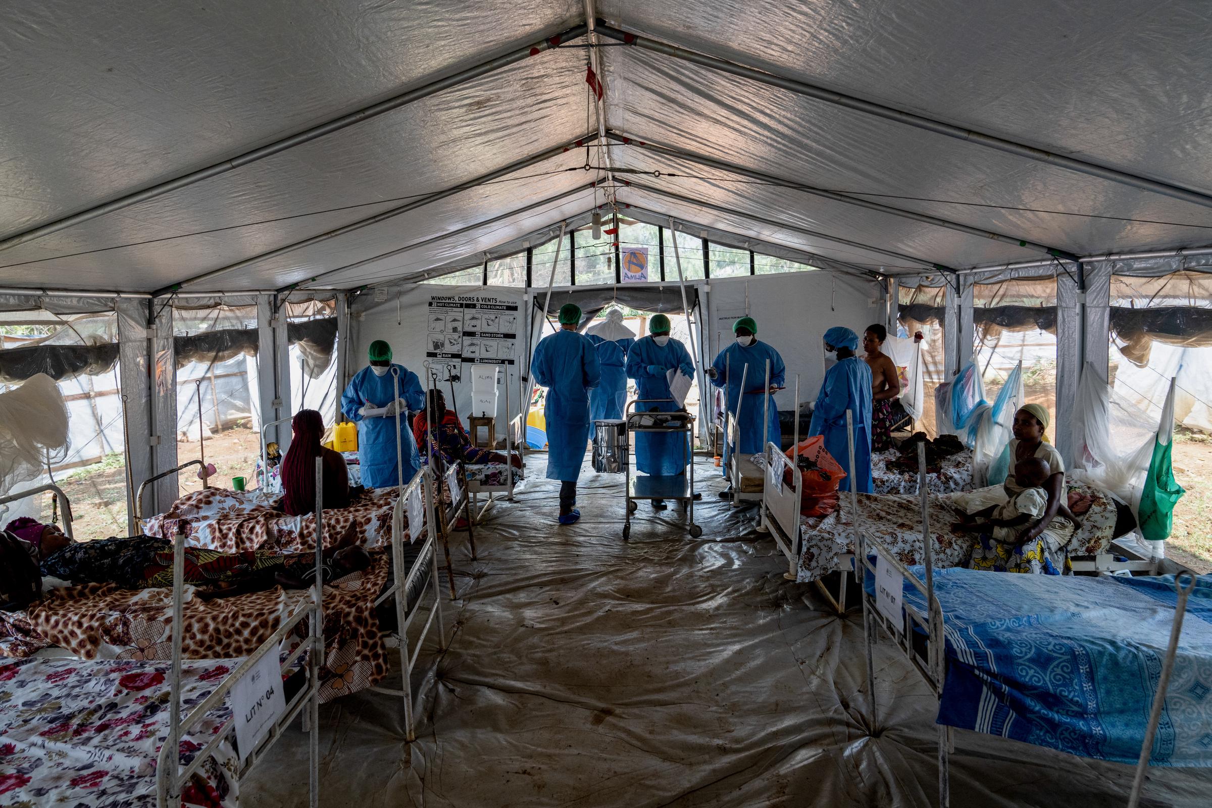 Personnel soignant dans un centre de traitement en République démocratique du Congo le 20 septembre 2024 | Source : Getty Images