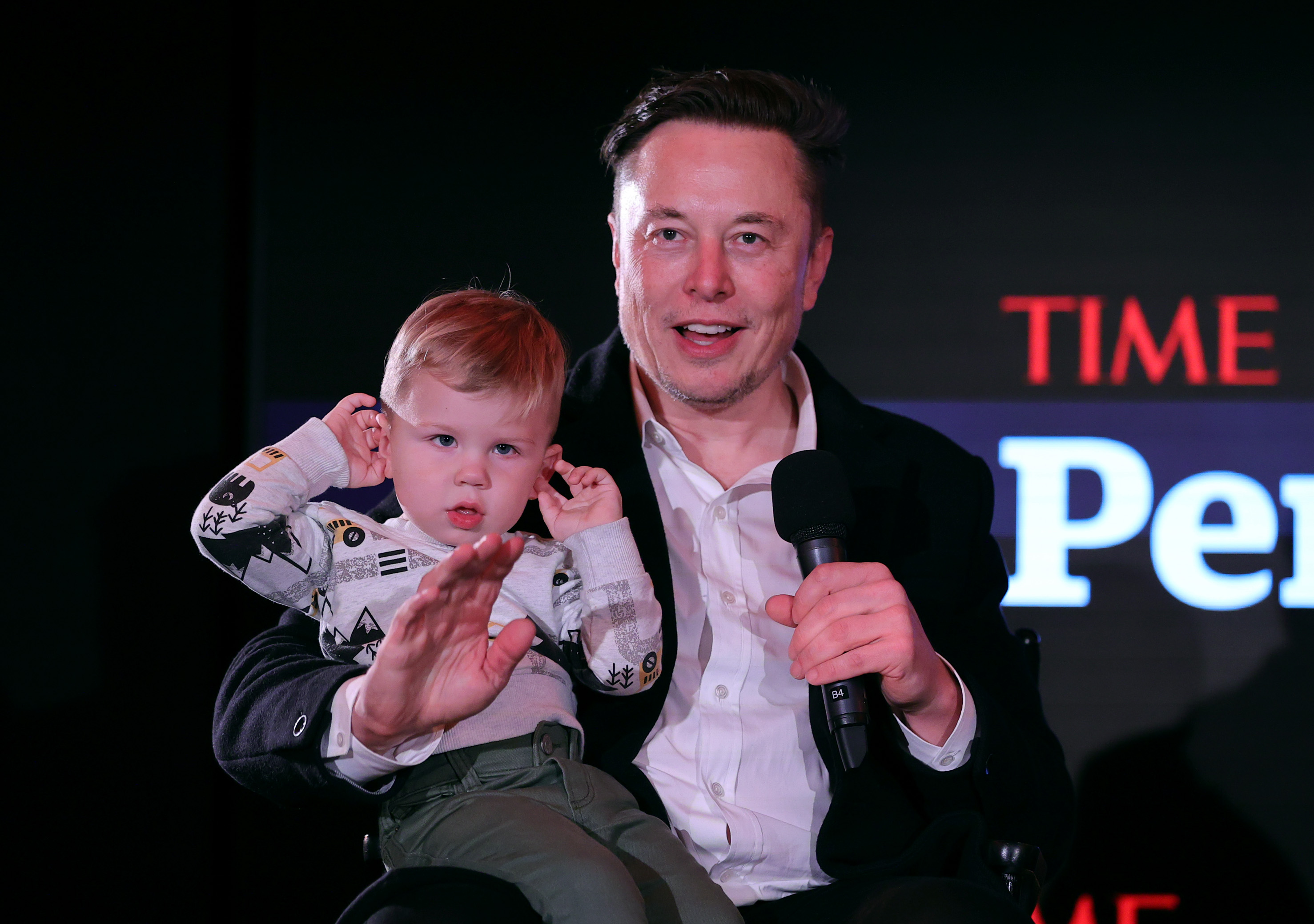 X et Elon Musk sur scène lors de l'événement TIME Person of the Year à New York, le 13 décembre 2021. | Source : Getty Images