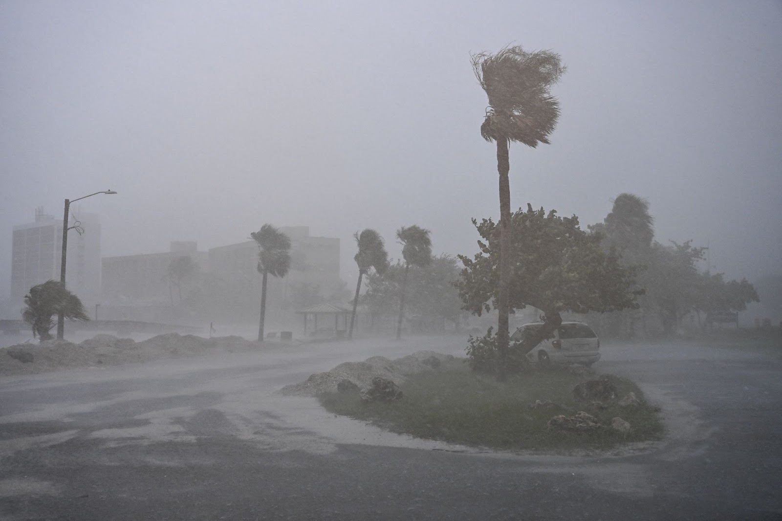 Fortes pluies à Fort Myers, en Floride, le 9 octobre 2024, avant le passage de l'ouragan Milton. | Source : Getty Images