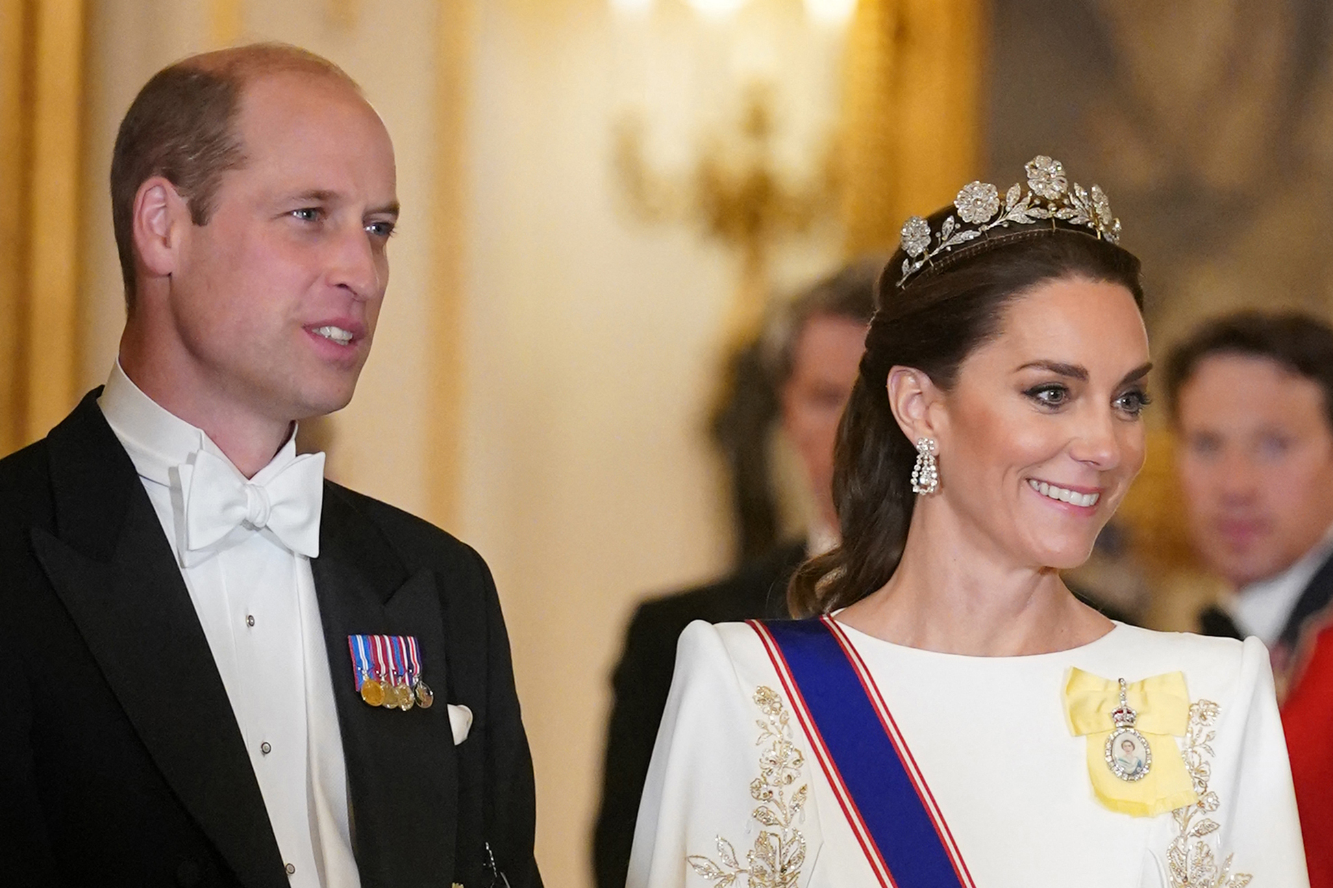 Le prince William, prince de Galles, et Catherine, princesse de Galles, arrivent pour un banquet d'État au palais de Buckingham, dans le centre de Londres, le 21 novembre 2023, pour l'ancien président sud-coréen Yoon Suk Yeol et son épouse Kim Keon Hee, au premier jour d'une visite d'État de trois jours au Royaume-Uni. | Source : Getty Images