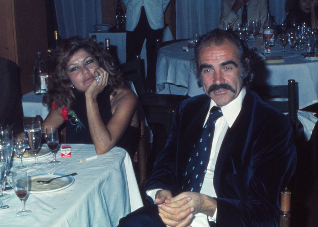 L'acteur Sean Connery avec sa femme Micheline Roquebrune à Murcia en Espagne en 1973 | Source : Getty Images