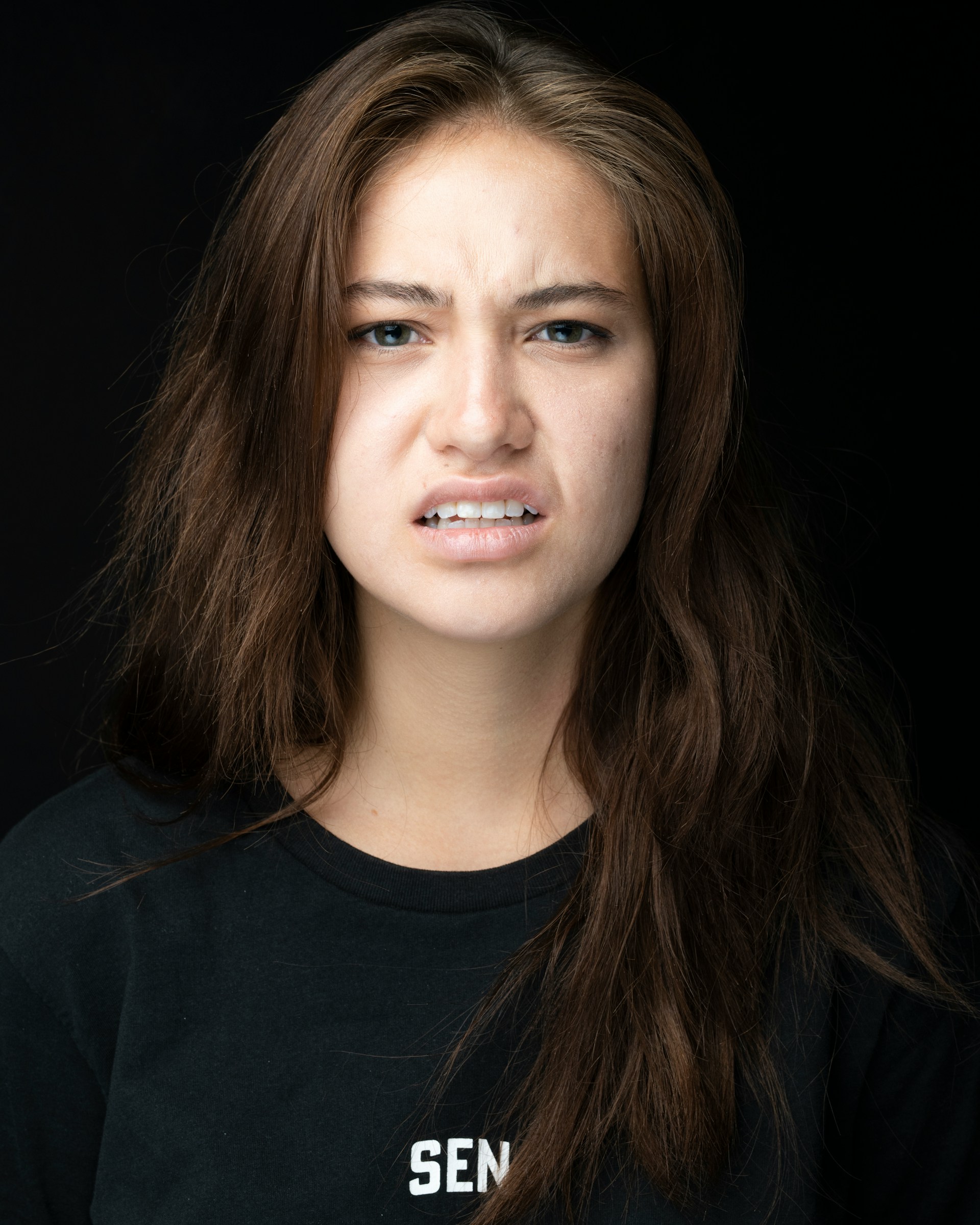 Une femme s'adressant avec colère à quelqu'un | Source : Unsplash