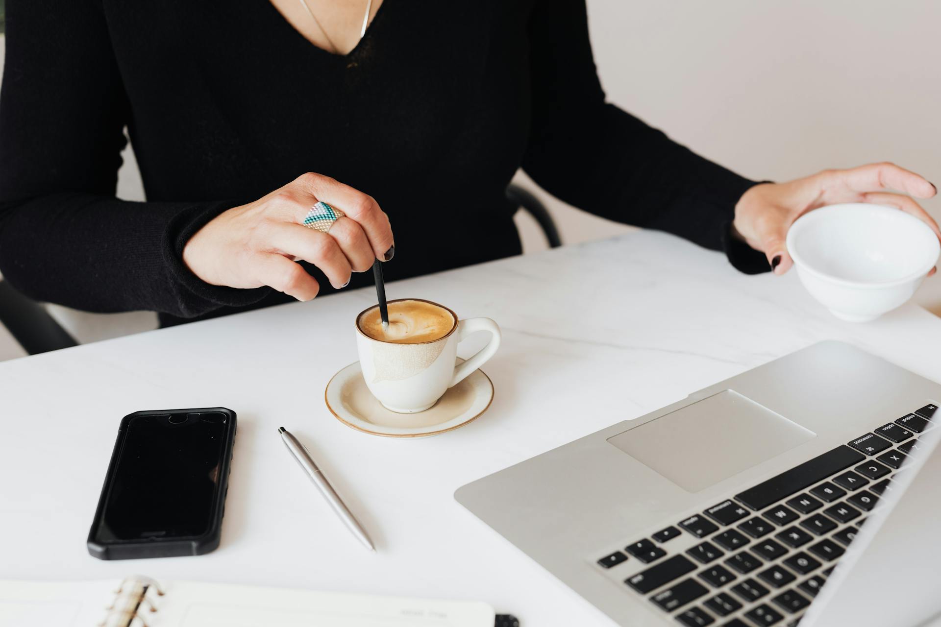 Une femme dans un bureau | Source : Pexels