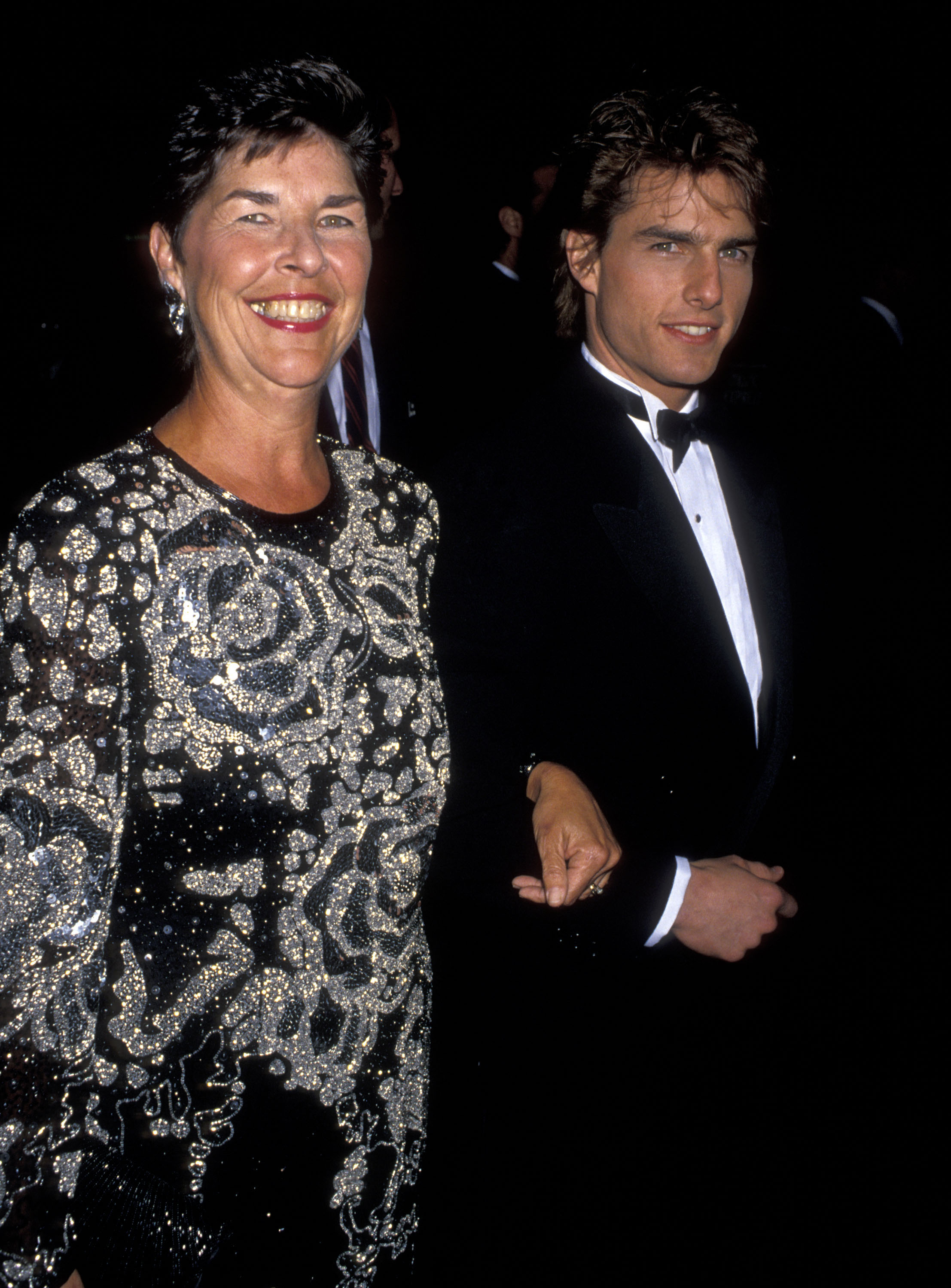 Mary Lee South et Tom Cruise assistent à la 47e édition des Golden Globe Awards à Beverly Hills, en Californie, le 20 janvier 1990. | Source : Getty Images