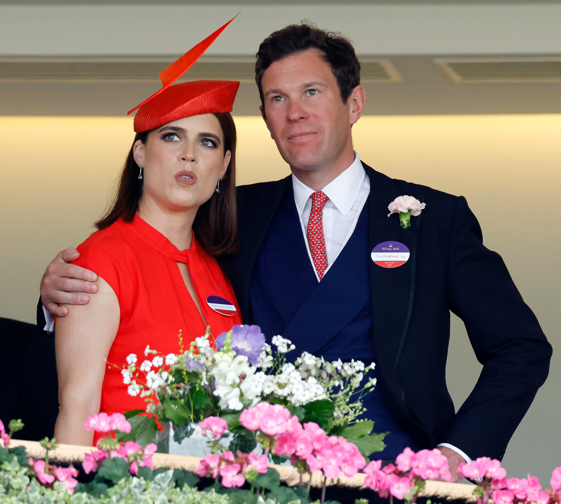 La princesse Eugenie et Jack Brooksbank assistent aux courses depuis la loge royale lors de la cinquième journée du Royal Ascot, à l'hippodrome d'Ascot, le 21 juin 2025, à Ascot, en Angleterre. | Source : Getty Images