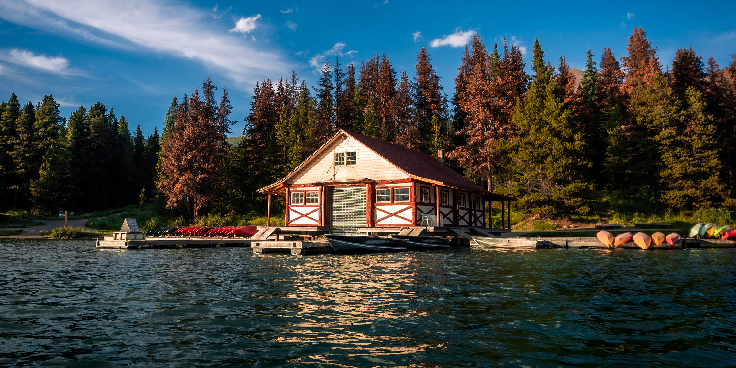 Une maison de lac à couper le souffle | Source : Shutterstock