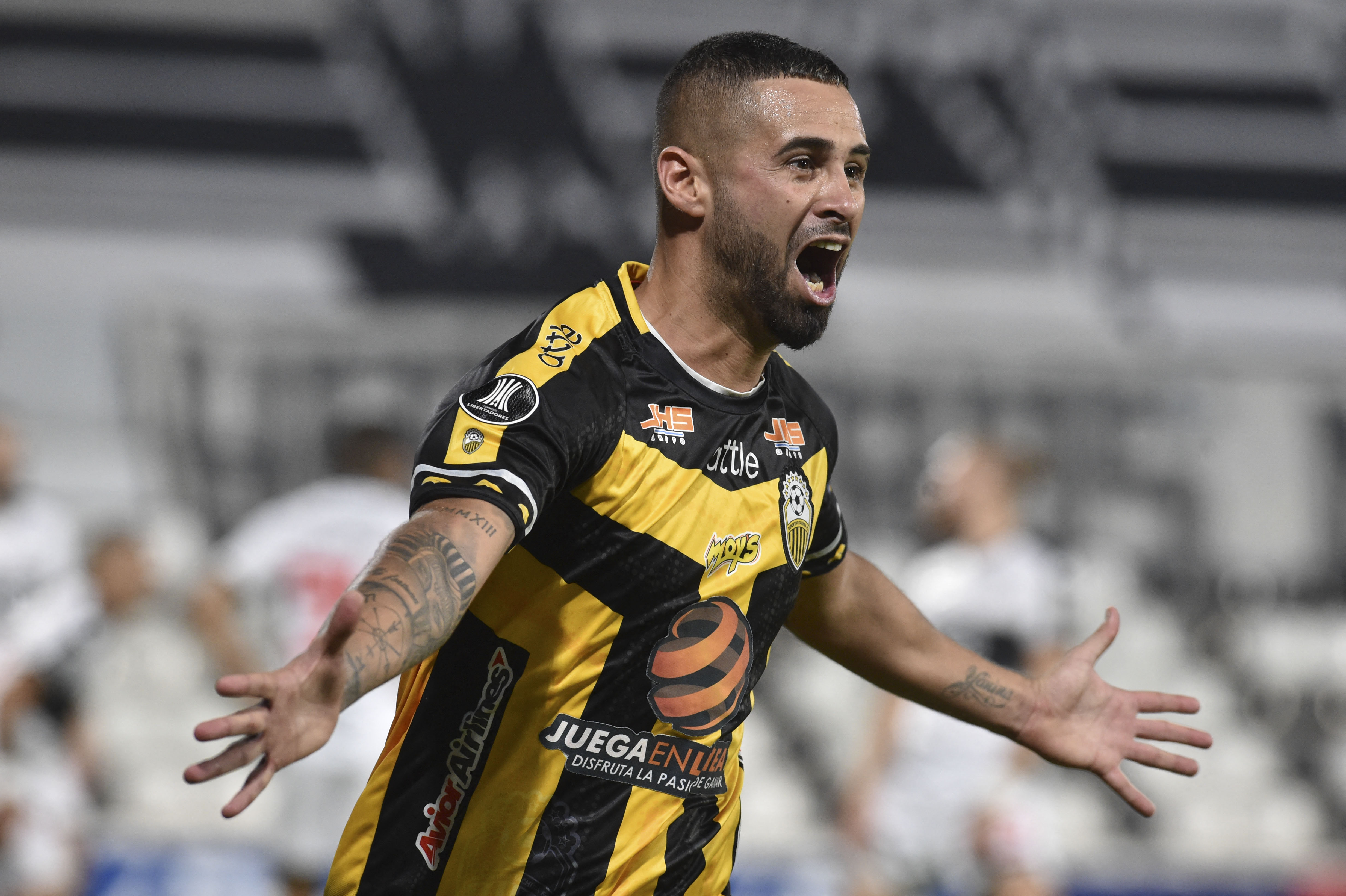Avant les tremblements de terre, Lucas Trejo jouait au foot en pro au Venezuela. Il était à Caracas pour un match quand la catastrophe a frappé et il s'est précipité chez lui dès qu'il a appris que sa famille était portée disparue | Source : Getty Images