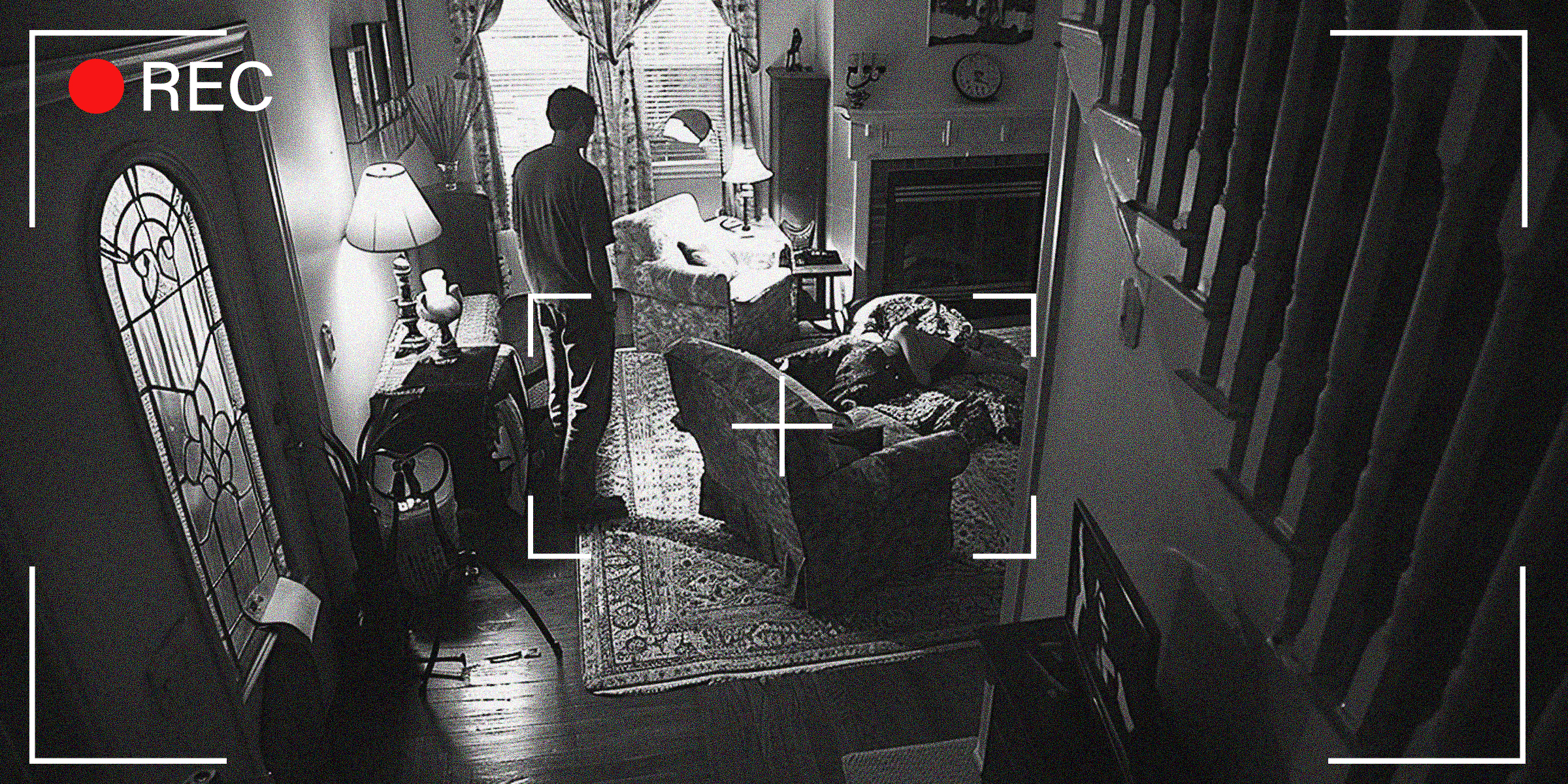 Les images de la caméra montrent un homme debout dans sa maison | Source : Midjourney