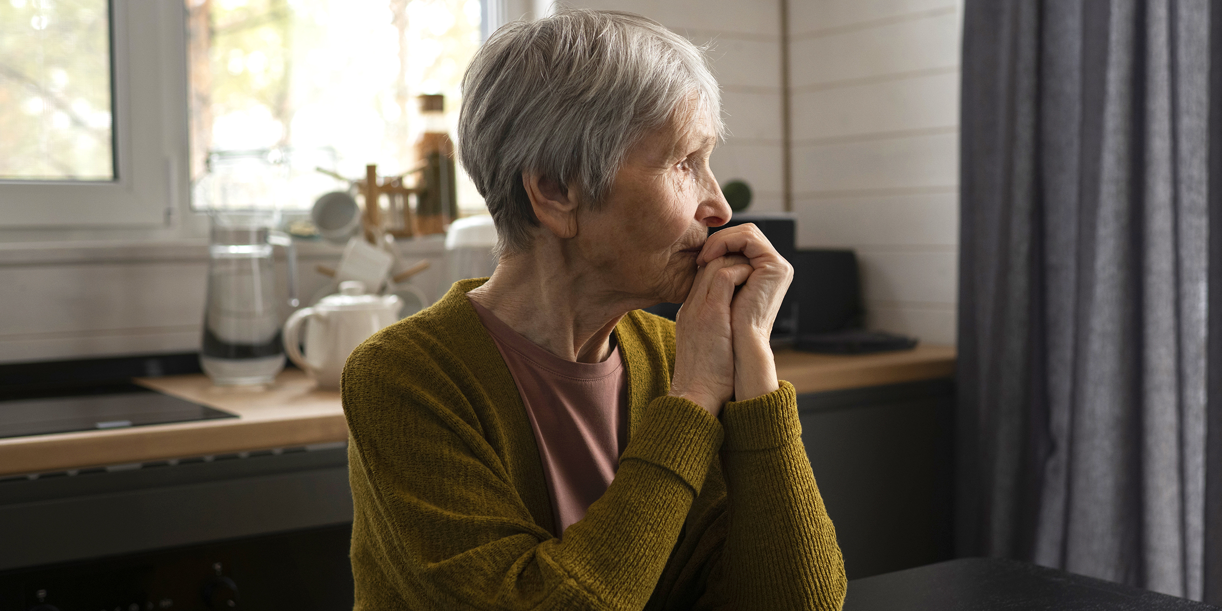 Une femme à l'air triste | Source : Freepik
