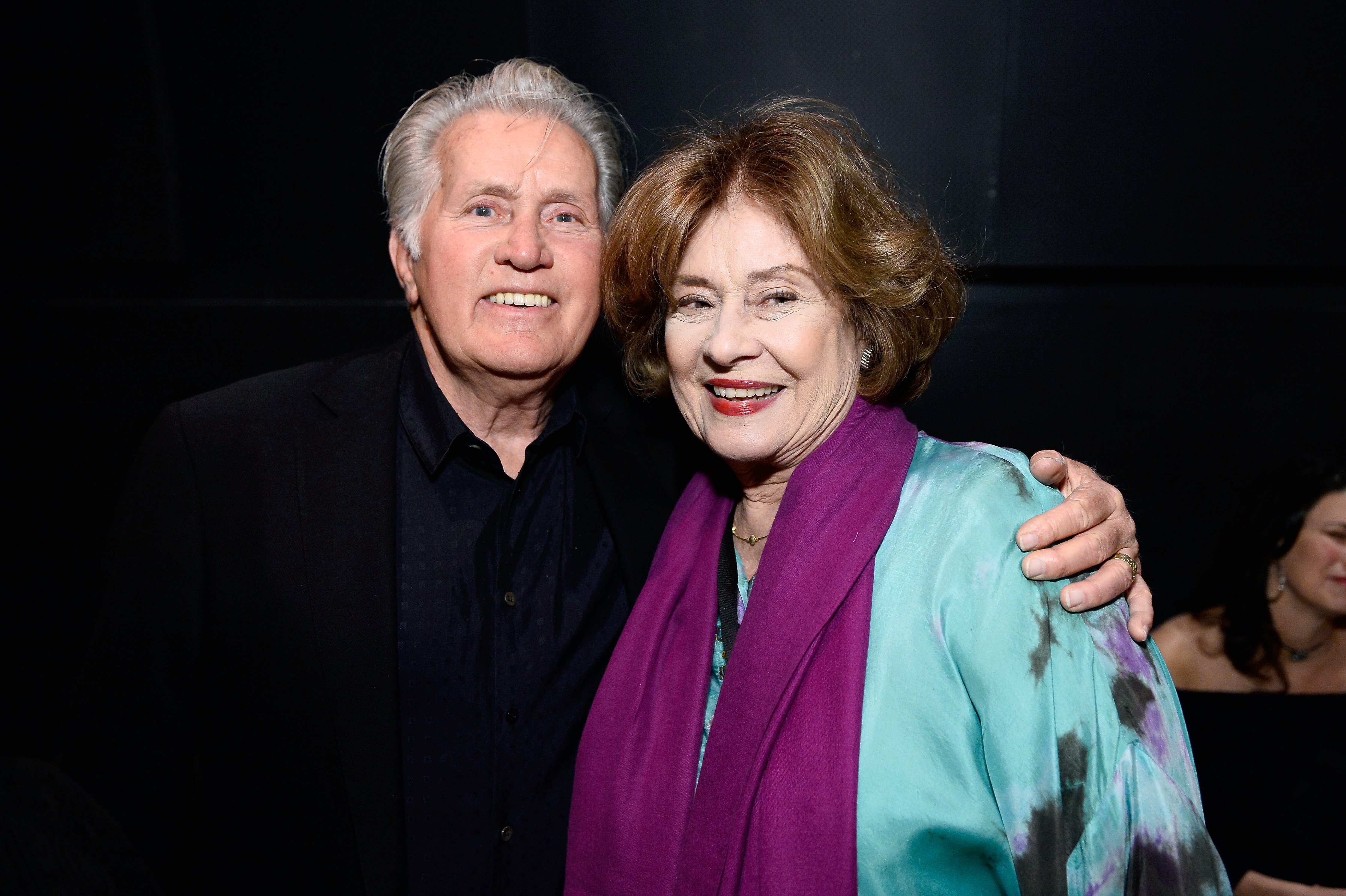 Les acteurs Martin Sheen (à gauche) et Janet Sheen assistent à la projection de 'The Incident' lors du festival de films classiques TCM 2017, le 8 avril 2017 à Los Angeles, en Californie | Source : Getty Images