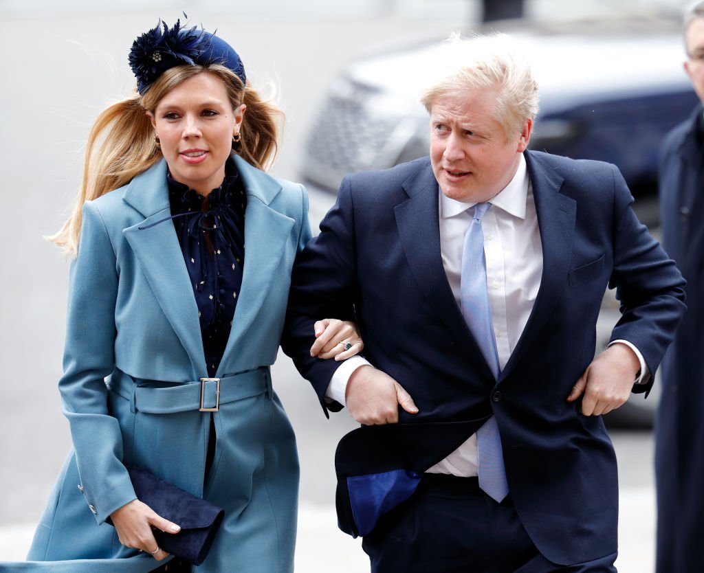 Carrie Symonds et le Premier ministre Boris Johnson assistent au Commonwealth Day Service 2020 à l'abbaye de Westminster le 9 mars 2020 à Londres. | Photo : Getty Images