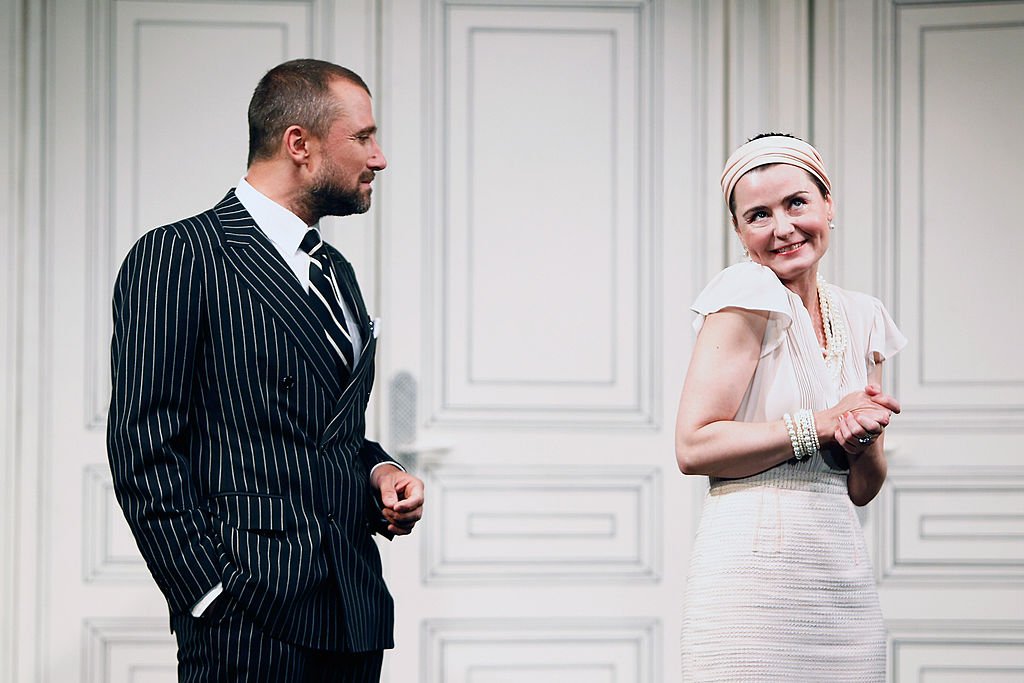 Alexandre Brasseur dans une de ses pièces de théâtre. l Source : Getty Images