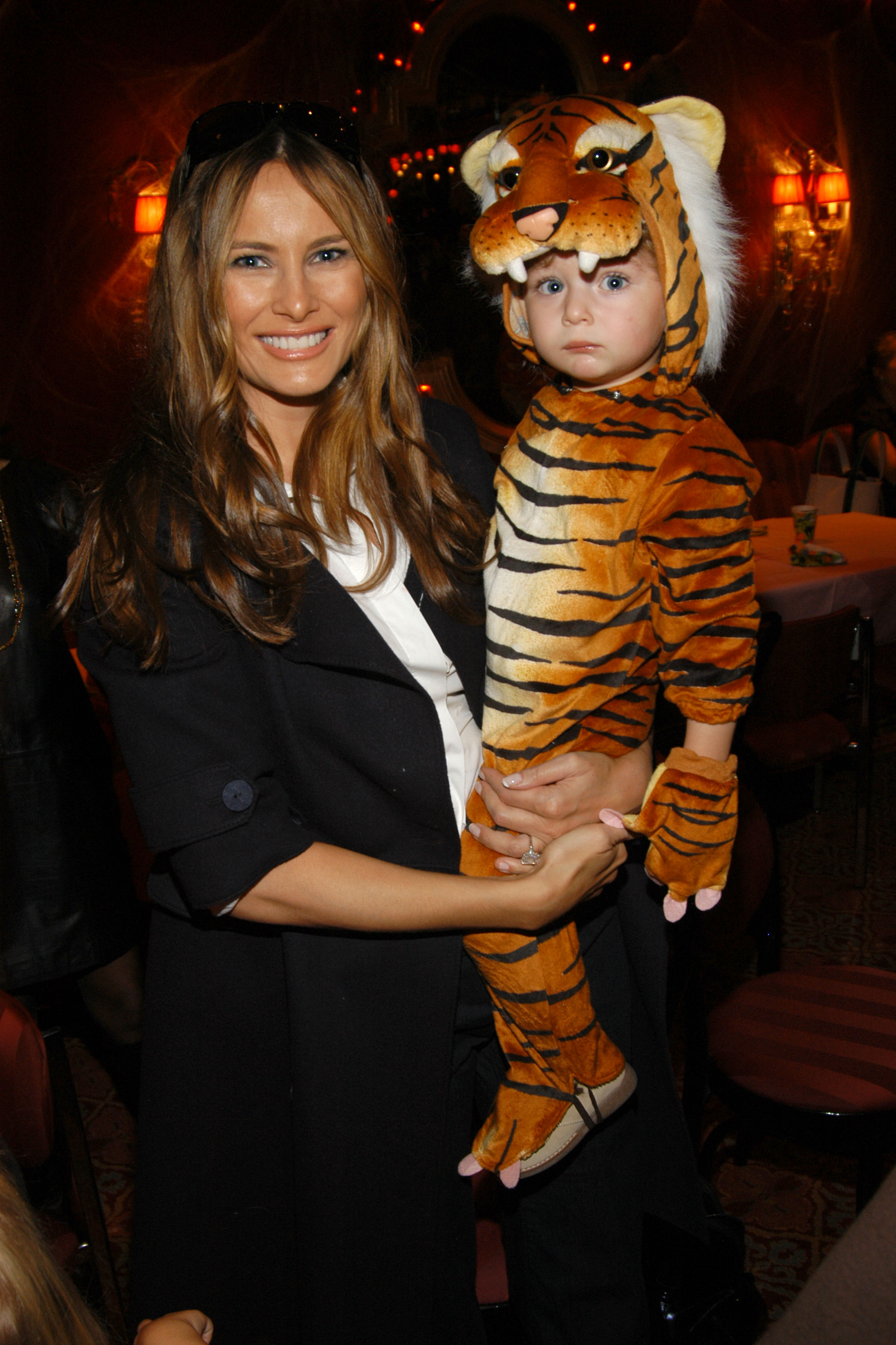 Melania et Barron William Trump à la fête du premier anniversaire de Hudson Cornelius Heinemann, le 31 octobre 2007, à New York. | Source : Getty Images