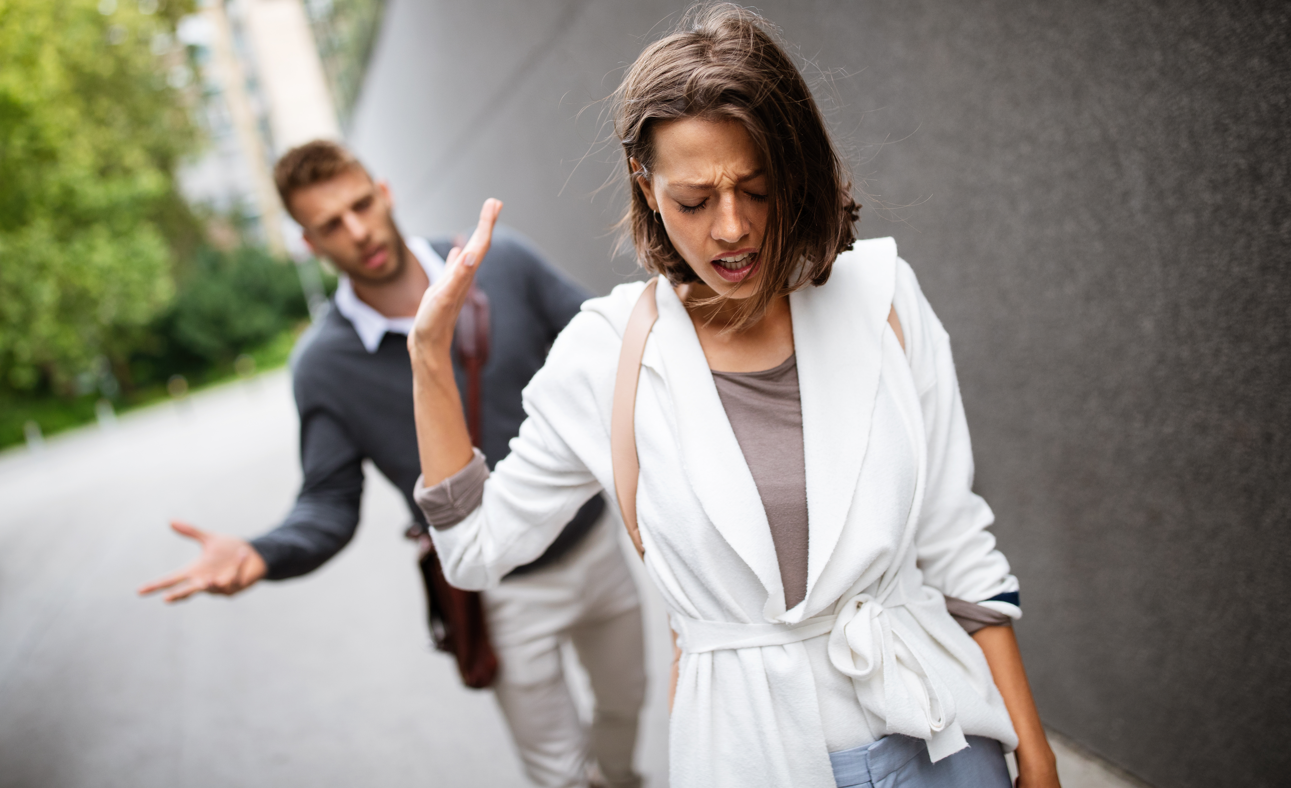 Une femme quittant son mari après une dispute | Source : Shutterstock