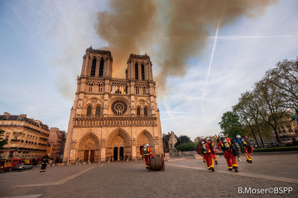 La Cathédrale Notre-Dame de Paris en flammes. | Photo : Getty Images