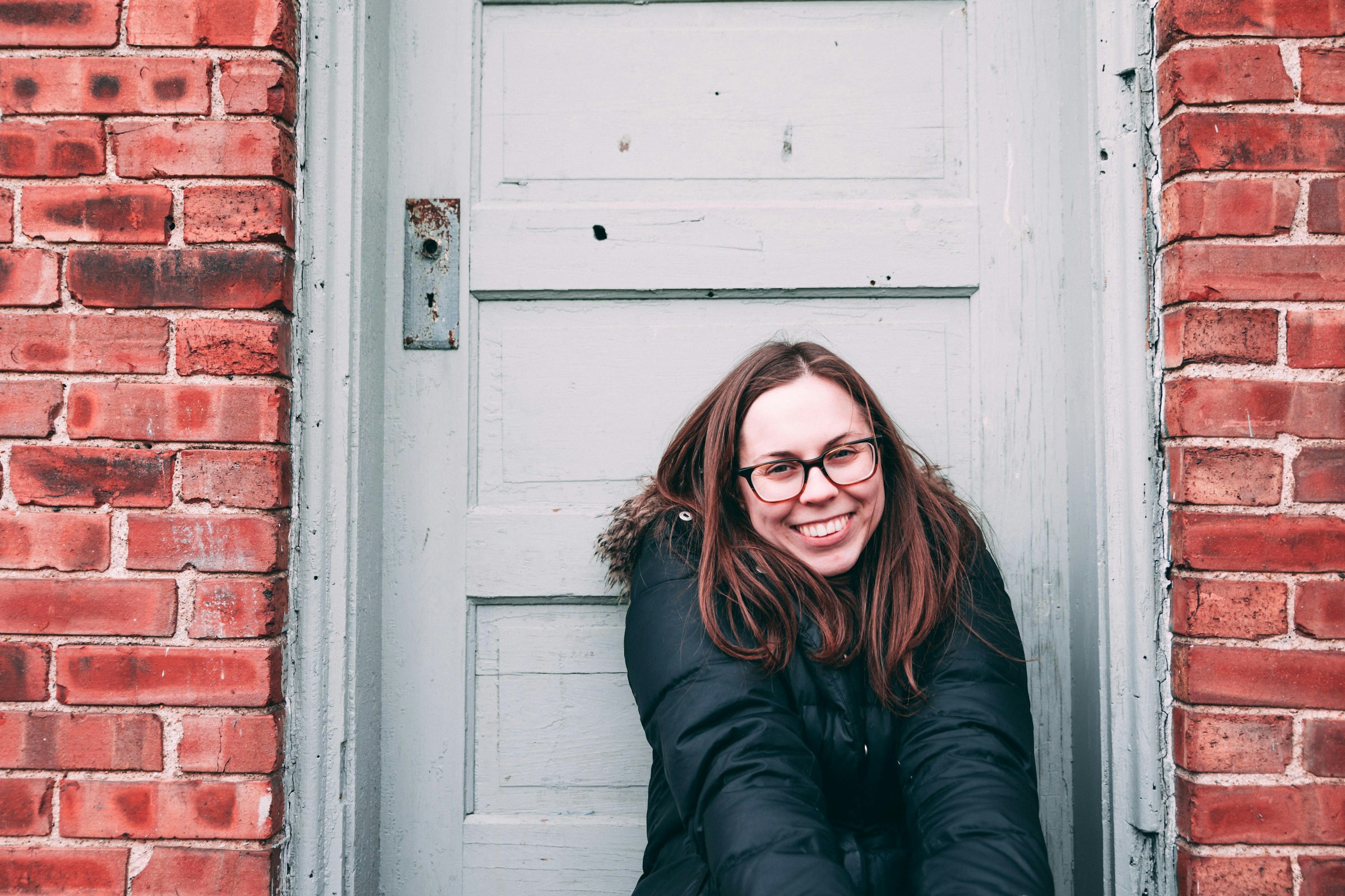 Une femme haussant les épaules | Source : Unsplash