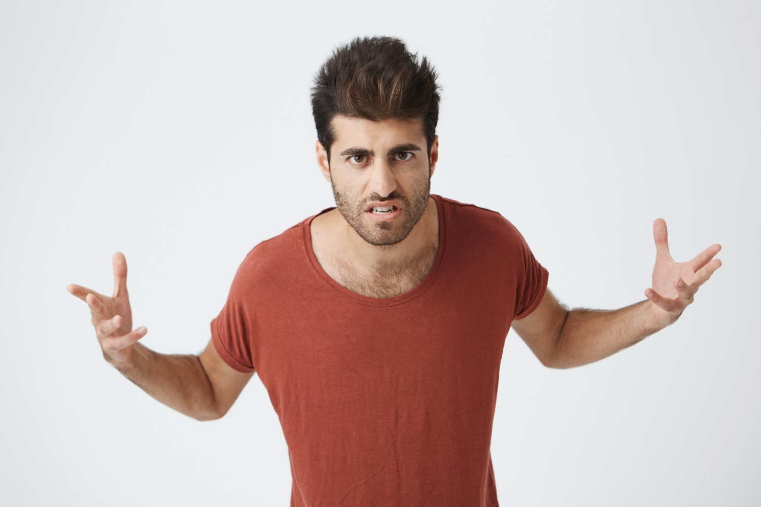 Un homme agacé | Source : Freepik