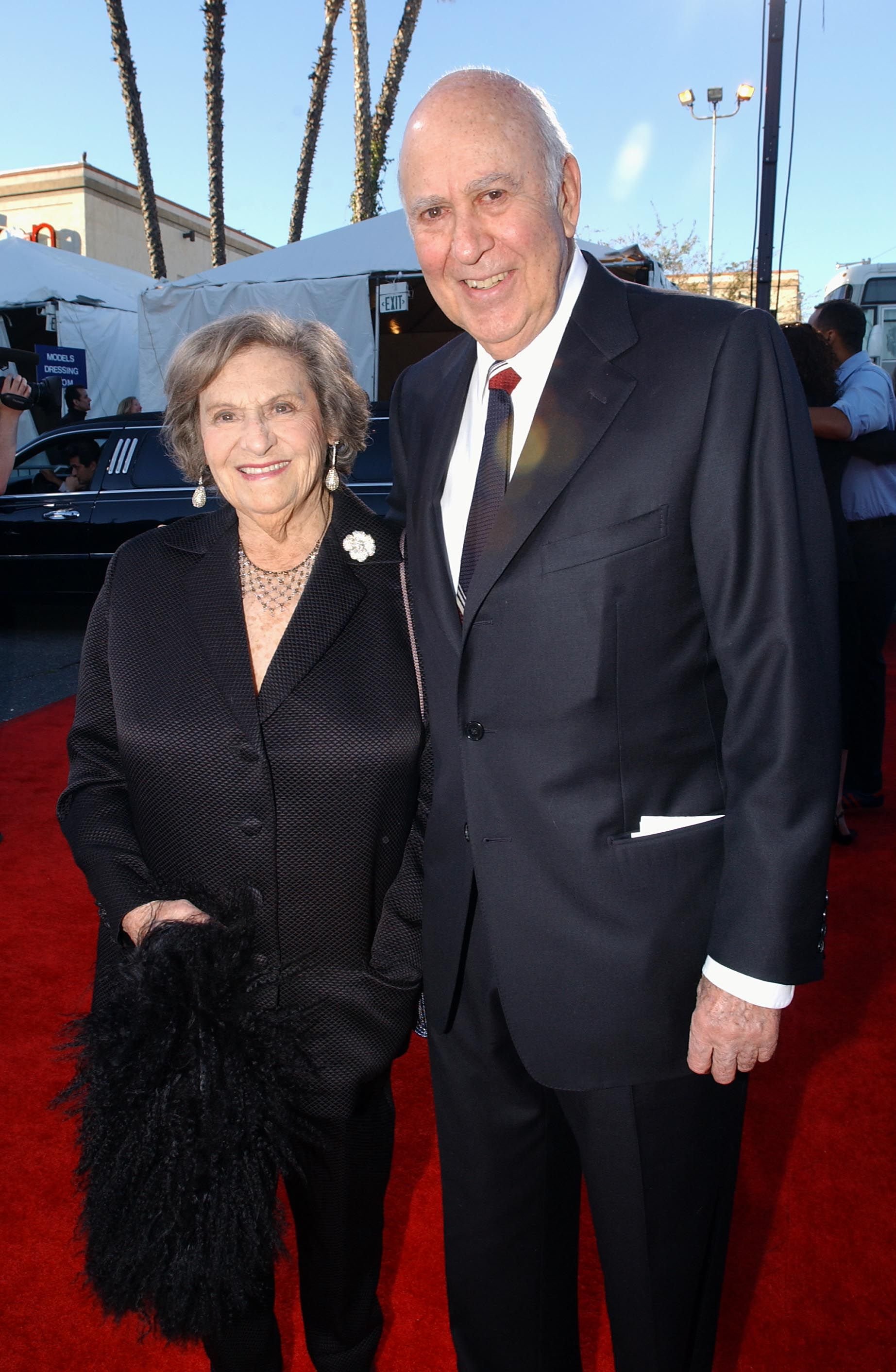 Carl Reiner et sa femme Estelle au Hollywood Palladium le 2 mars 2003 à Hollywood, Californie. | Photo : Getty Images