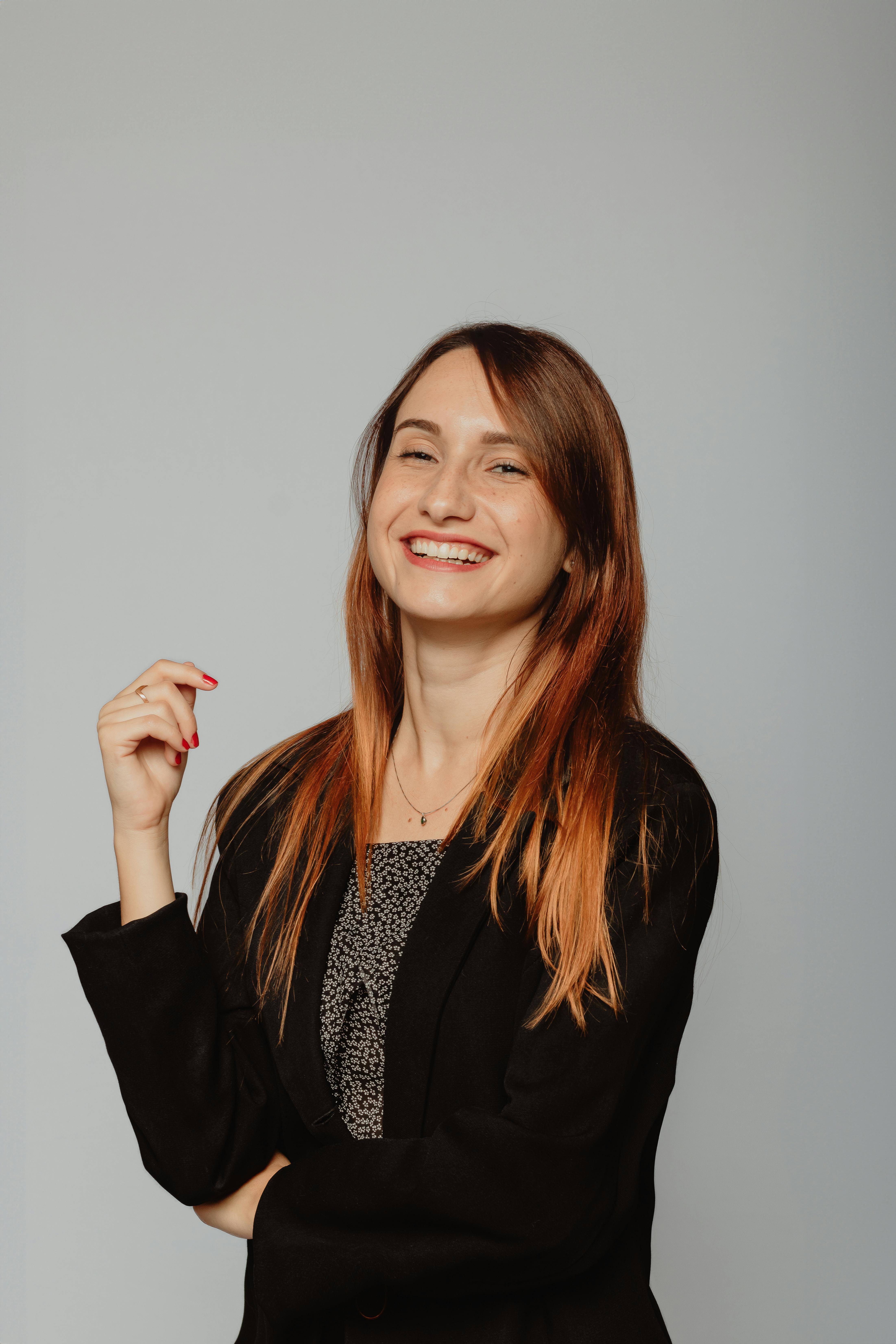 Une femme souriante | Source : Pexels