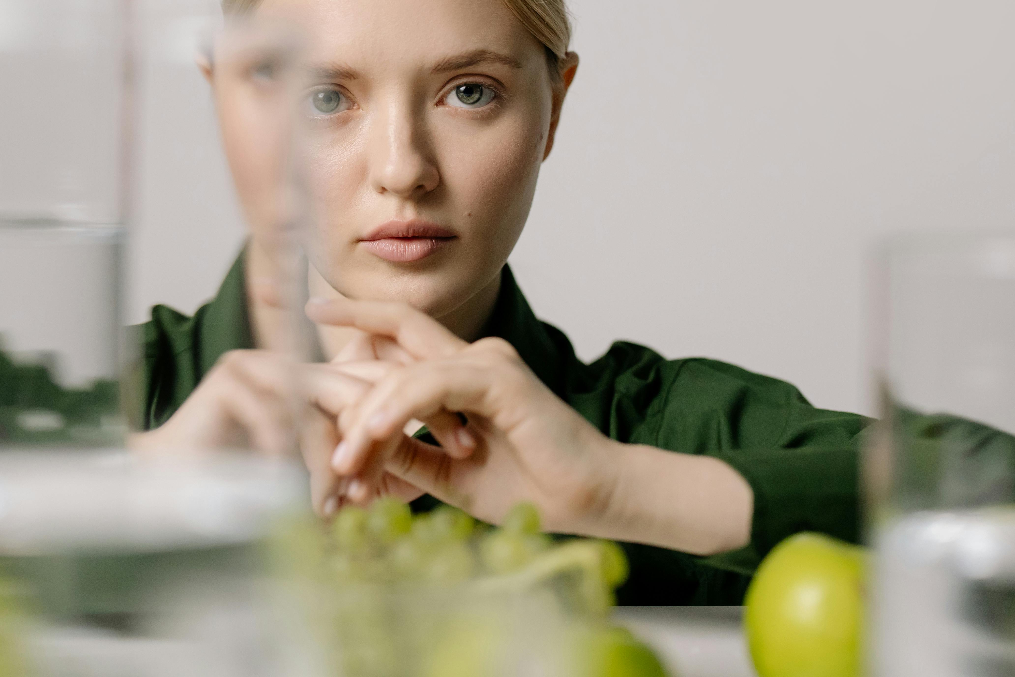 Une femme à l'air sérieux | Source : Pexels