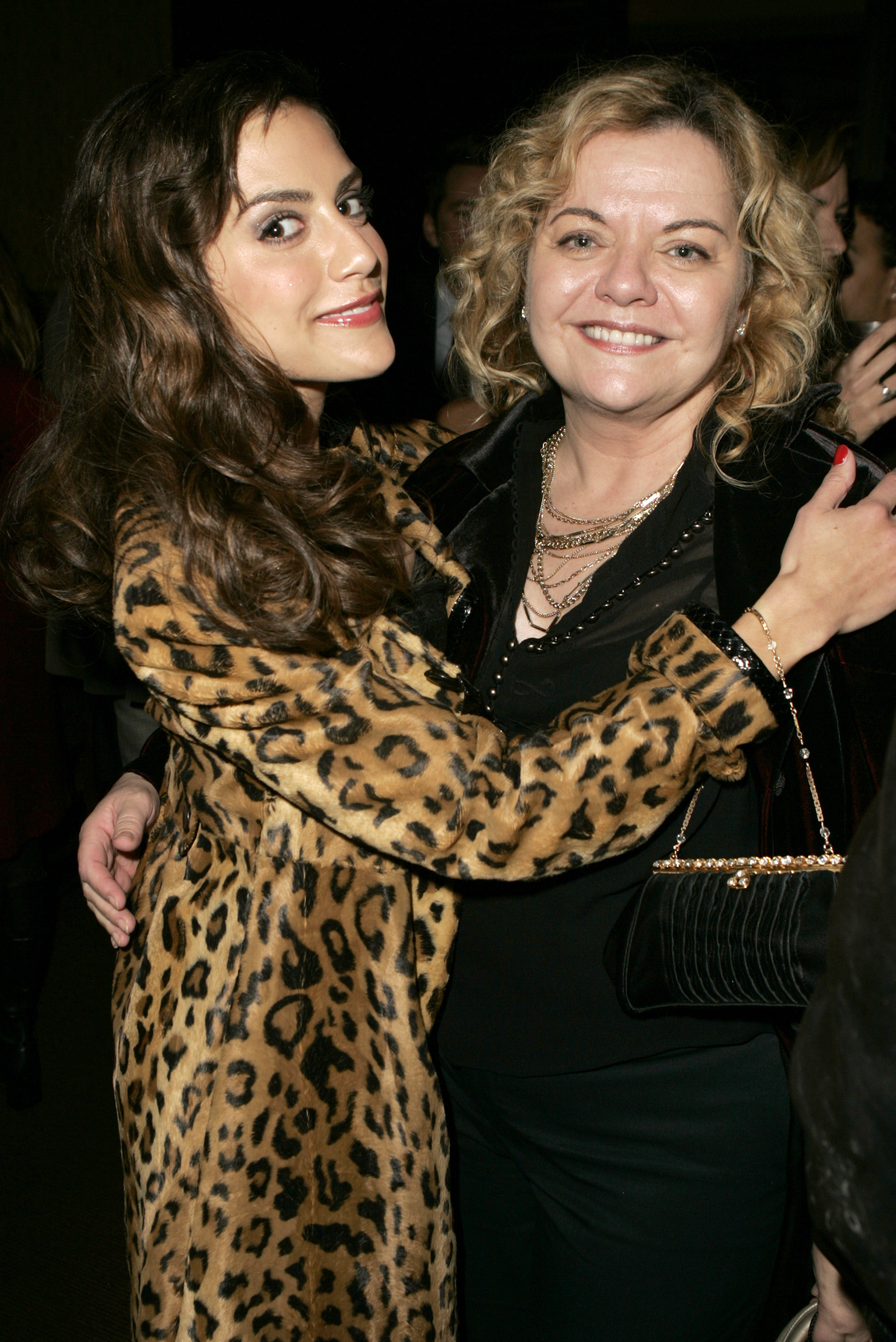 Brittany et Sharon Murphy au salon de la première le 7 novembre 2004, à Hollywood, en Californie. | Source : Getty Images