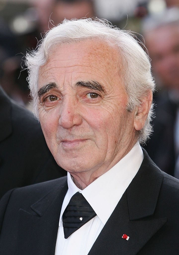 Charles Aznavour assiste à la projection de "Peindre Ou Faire L'Amour" au Palais lors du 58e Festival International du Film de Cannes le 18 mai 2005 à Cannes, France. | Photo : Getty Images