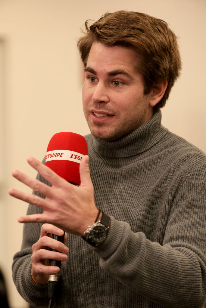 Giovanni Castaldi de L'Equipe TV commentant le match de Ligue 1 Uber Eats entre le RC Lens (RCL) et l'Olympique de Marseille (OM) au Stade Bollaert-Delelis le 12 novembre 2023 à Lens, France. | Source : Getty Images