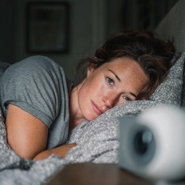 Une mère en pleine réflexion | Source : Midjourney