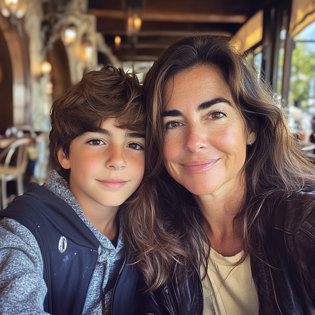 Ein Mutter-Sohn-Duo in einem Bistro | Quelle: Midjourney