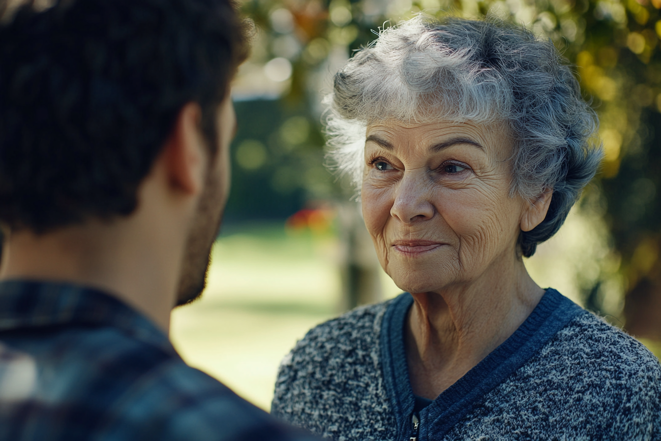 Une femme âgée qui parle à un homme | Source : Midjourney