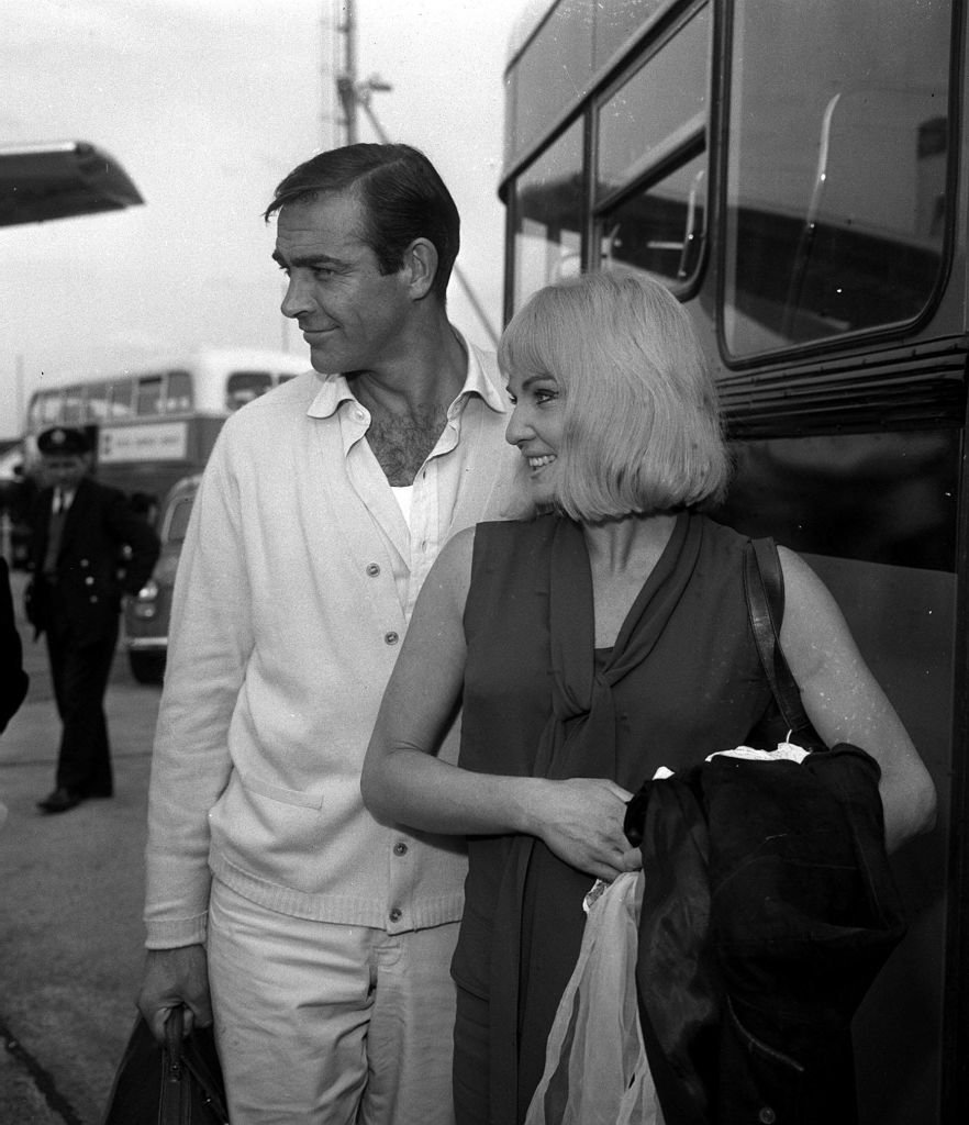 Sean Connery et Diane Cliento. | Photo : Getty Images.